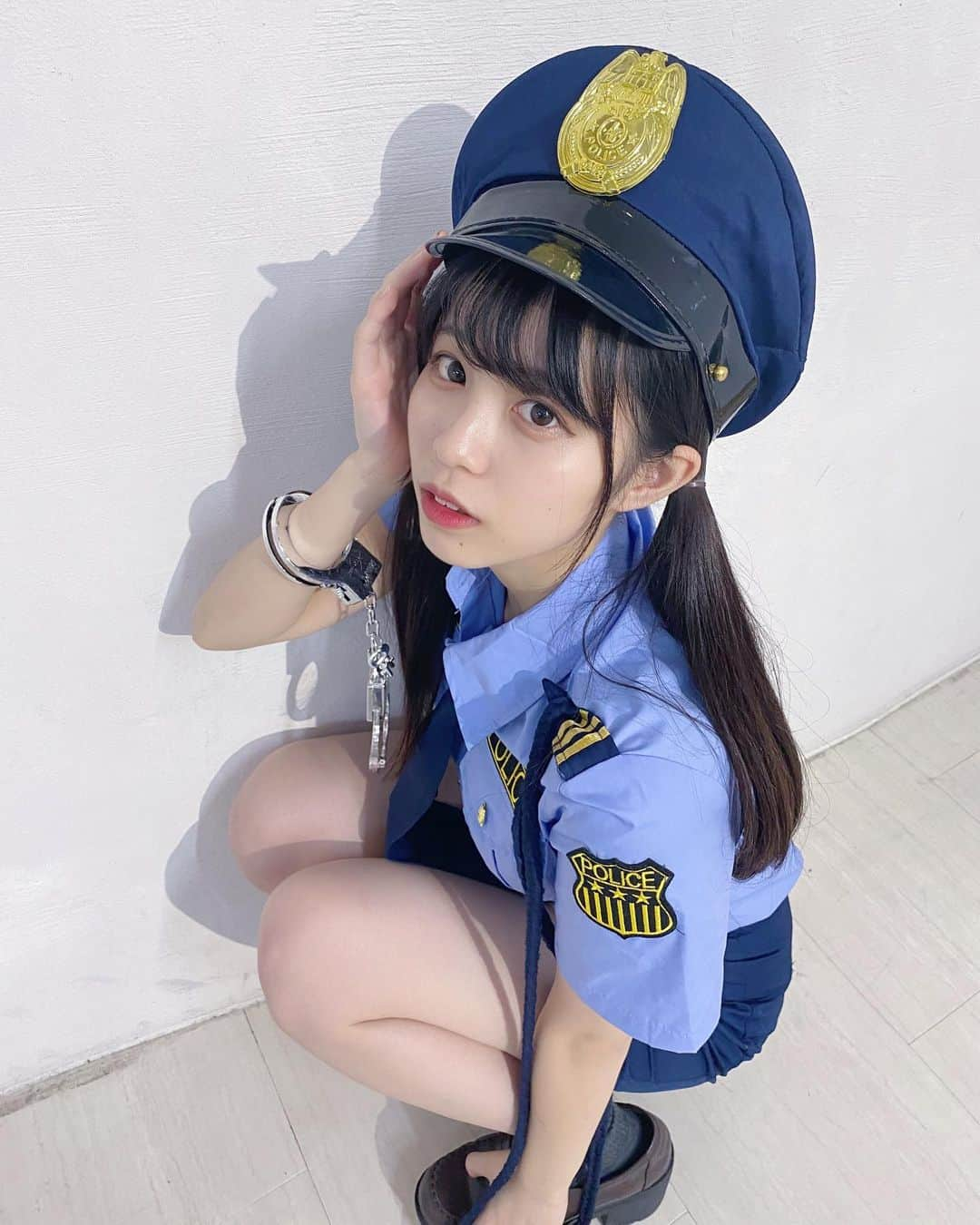 若松来海のインスタグラム：「ポリス🚔🚨 ⁡ ⁡ ⁡ ⁡ ⁡    #Halloween #happyhalloween  #コスプレ #ポリス  #婦警さん  #ハロウィンパーティー #ハロウィンコスプレ  #ハロウィンコス」