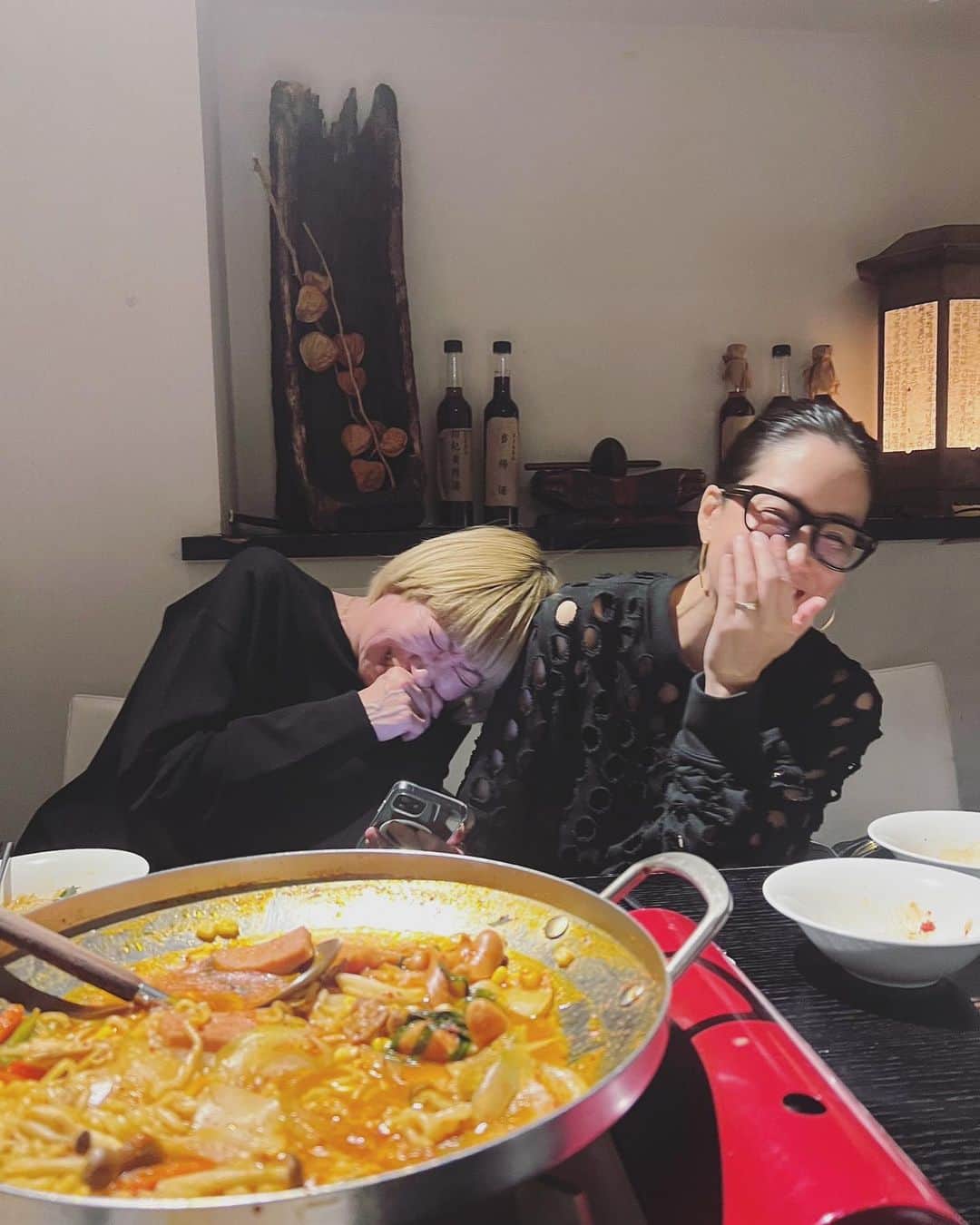 内田恭子のインスタグラム：「こんばんは。  笑い崩れる、とはまさにこーゆーことだなと。  Dying of laughter lol  #笑い崩れる  #lol  #lifeisbetterwhenyourelaughing  #ハッピーに過ごそう  #内田恭子  #kyokouchida」