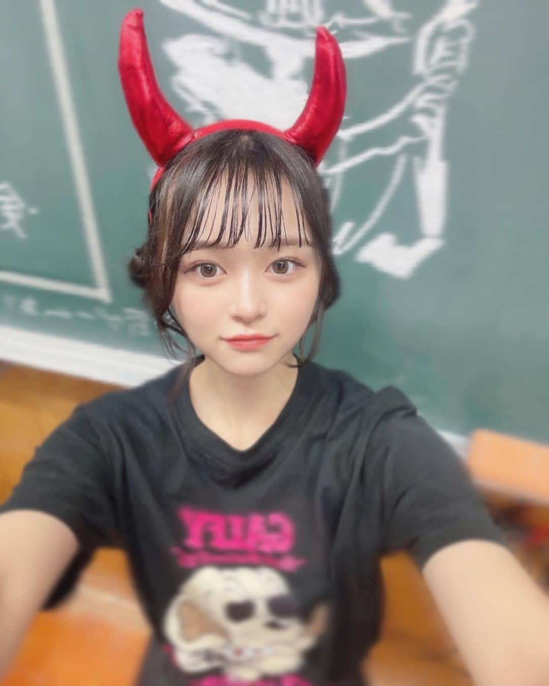 吉田恵芽のインスタグラム：「♡♡♡  ☠🎃HappyHalloween🍭🍬 今年のハロウィンはなんにも仮装しなかったなあ、(т-т） から、文化祭のときの写真でっ😈♡  #吉田恵芽#05 #ljk #ハロウィン #happyhalloween #仮装 #ハロウィンコスプレ #デビル #悪魔 #文化祭 #ljkの素敵な思い出 #学校イベント」