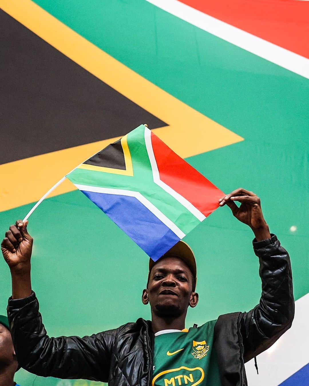 ラグビー南アフリカ代表さんのインスタグラム写真 - (ラグビー南アフリカ代表Instagram)「Home sweet home 🇿🇦🏆 #Springboks #StrongerTogether  📸 Gallo Images」10月31日 22時01分 - bokrugby