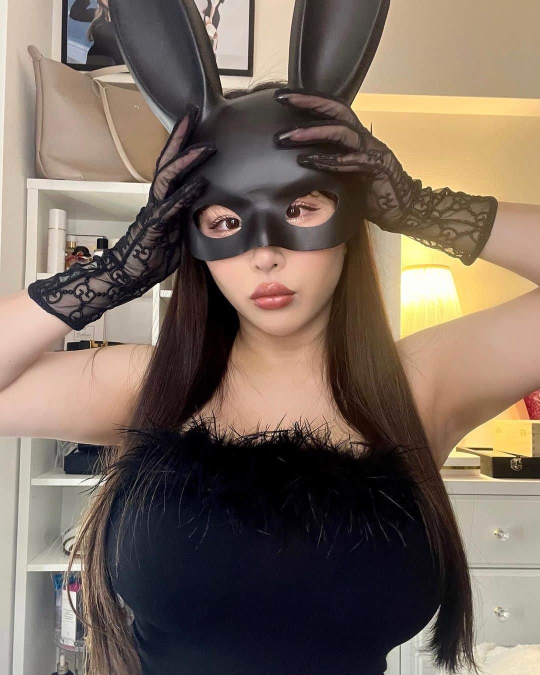 神宮 若奈のインスタグラム：「HALLOWEEN🐰🖤     来年はちゃんと準備してしっかりやりたい #halloween #雑ハロウィン #happyhalloween  #bunny #blackbunny #misseskisses」