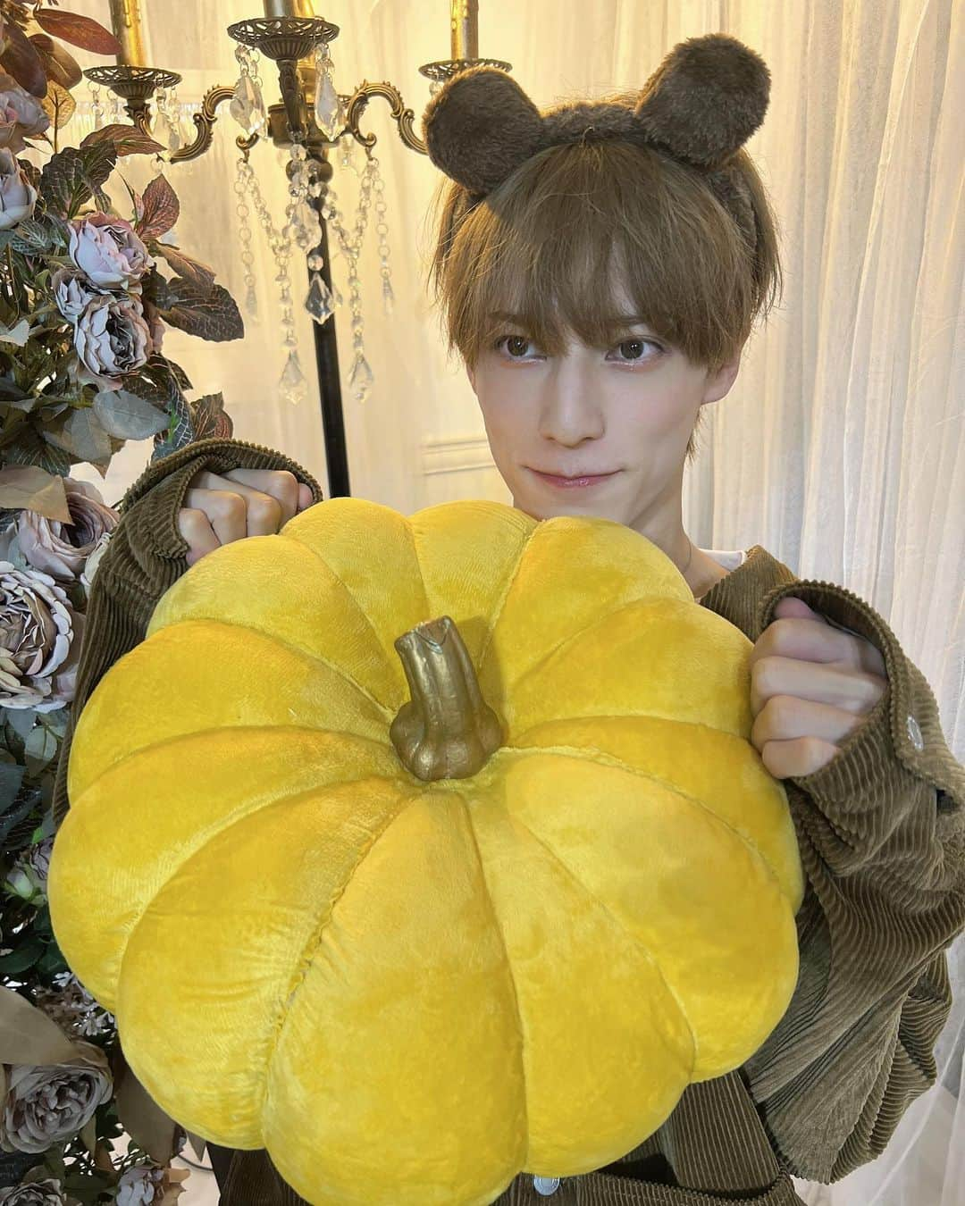 福田佑亮のインスタグラム：「Happy Halloween。  かぼちゃスープ作ってほしい。 作ってくれますか？」