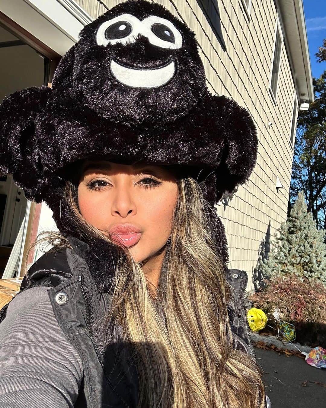 ニコール・ ポリッツィのインスタグラム：「HAPPY HALLOWEEN! The things i do for my kids 😩🕷️🕸️ (I’m arachnophobic)」