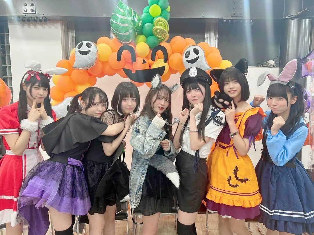 のインスタグラム：「🕯🎃*⸜𝑯𝒂𝒑𝒑𝒚 𝑯𝒂𝒍𝒍𝒐𝒘𝒆𝒆𝒏⸝*👻🍬 #白キャン #真っ白なキャンバス #idol #アイドル #halloween #happyhalloween」