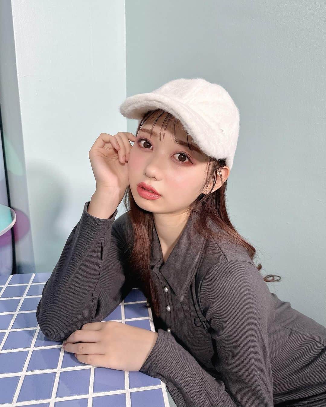 evelynのインスタグラム：「AKB48 大盛真歩さんが着る evelyn冬コレクション⛄♡ ㅤㅤㅤㅤㅤㅤㅤㅤㅤㅤㅤㅤㅤ カタログが完成致しました✨ ㅤㅤㅤㅤㅤㅤㅤㅤㅤㅤㅤㅤㅤ 11/1 〜 全店舗にて お買い上げいただいたお客様にお渡しいたします！！ ↳ 通販でも近日配布開始予定です。 ㅤㅤㅤㅤㅤㅤㅤㅤㅤㅤㅤㅤㅤㅤㅤㅤㅤㅤㅤㅤㅤㅤㅤㅤㅤㅤ 店舗ではポスターも順次展開を開始しております！ お写真もOKなので、 是非店舗にもお待ちいたしております💕 ㅤㅤㅤㅤㅤㅤㅤㅤㅤㅤㅤㅤㅤㅤㅤㅤㅤㅤㅤㅤㅤㅤㅤㅤㅤㅤ 本日はオフショットを大放出しちゃいます♡ どのお洋服もお似合いで可愛さ満載なまほぴょんです🐰 ㅤㅤㅤㅤㅤㅤㅤㅤㅤㅤㅤㅤㅤ #evelyn #エブリン #大盛真歩 #まほぴょん」