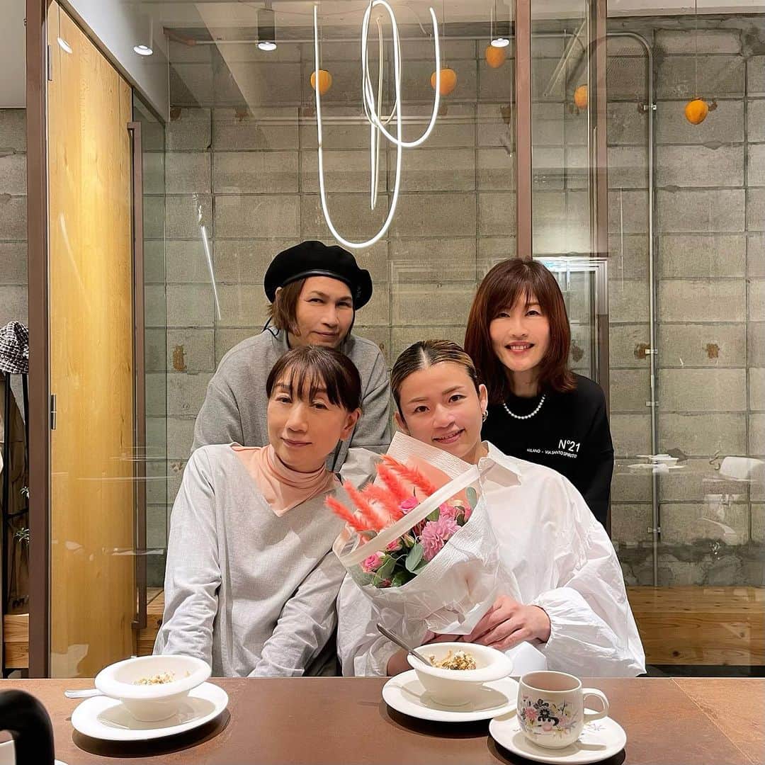 藤原美智子のインスタグラム：「ミカりんの誕生日❣️ おめでとう🎊  arcのお料理、美味しすぎた😆 @hajimematsuzawa_chef   @mikatakahashi1971  @chigirakeiko  @abesawakobeauty  #藤原美智子」
