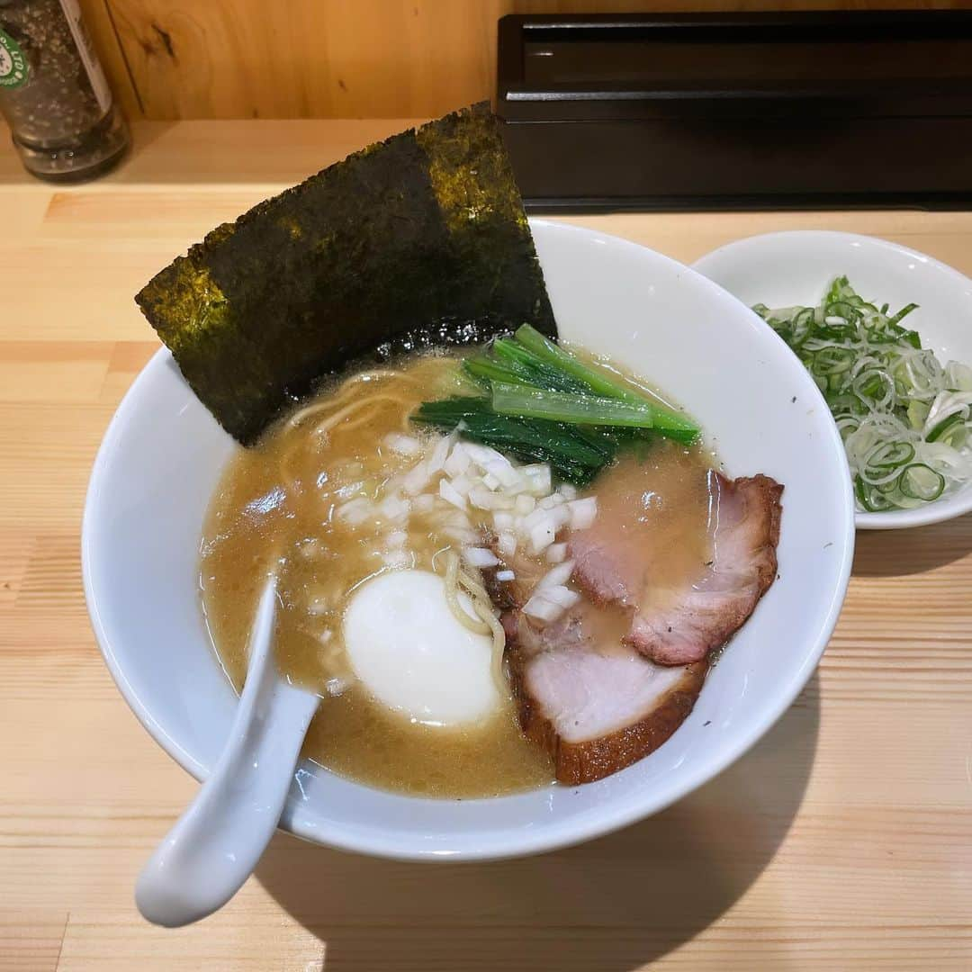 Q太郎のインスタグラム：「#さいたま市#浦和区#elan#エラン#仕事前に#食事#ラーメン#らーめん廣澤#醤油ラーメン#味玉#ネギ#トッピング」