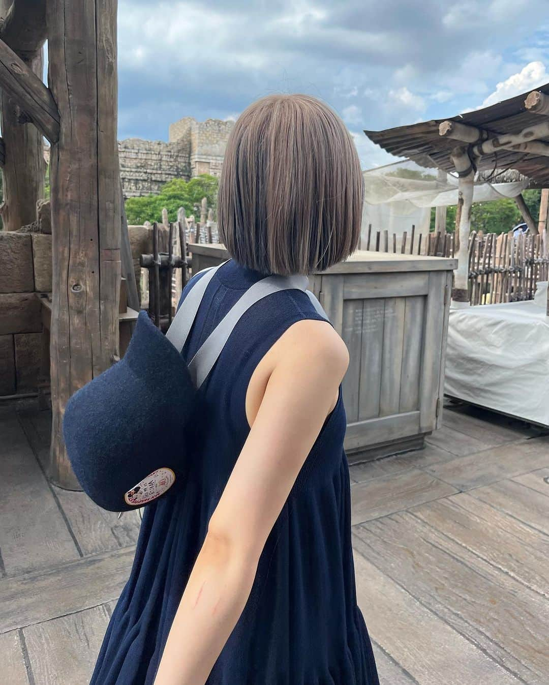 相羽瑠奈さんのインスタグラム写真 - (相羽瑠奈Instagram)「9月のディズニー🏰🌚  リールにはしたけど、写真は載せそびれてた  最後の動画は、突然雷が鳴ってびっくりしてる瞬間 🫨⚡︎   cap @roneparc dress @cfcl_official  shoes @salomon bag @folnua_official sunglasses @gucci」10月31日 22時20分 - rone.runa