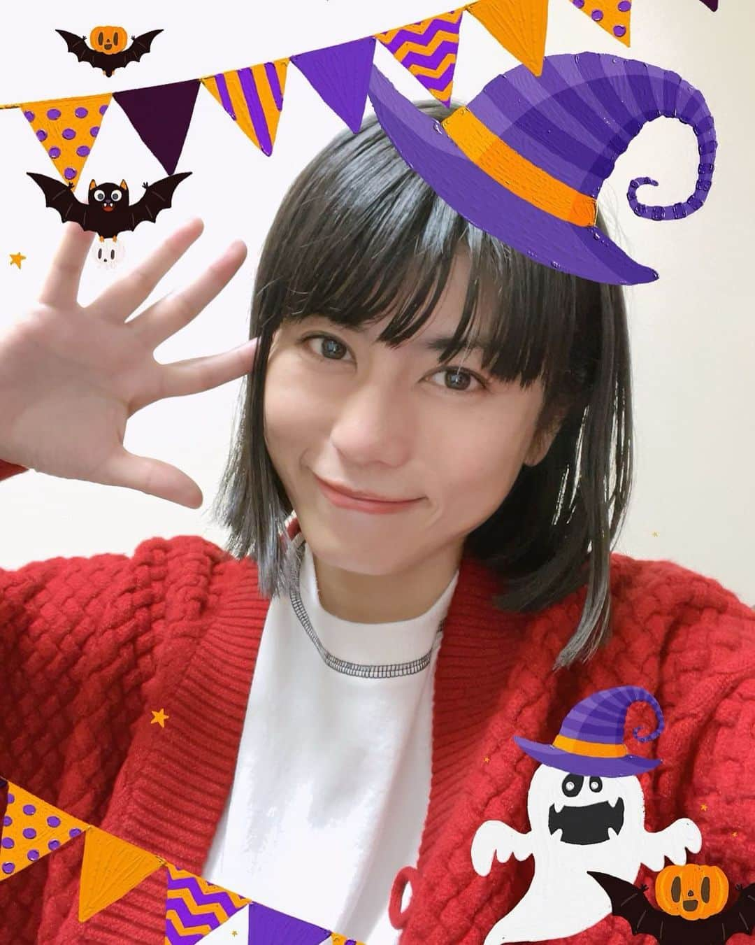 芳野友美のインスタグラム：「#ハロウィン だからせめて画像だけでもそれらしく🎃 　 時代なのか田舎故か、私が子供の頃は全く馴染みがなかったので、ハロウィン慣れしてません（笑） 　 世の中は仮装とかで楽しんでるのかな✨ 素敵なハロウィンを～👻」