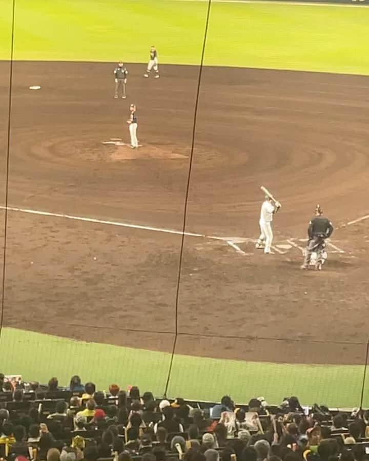 のインスタグラム：「阪神負けた しかし紙一重でした 近くに松村さんいました😂」