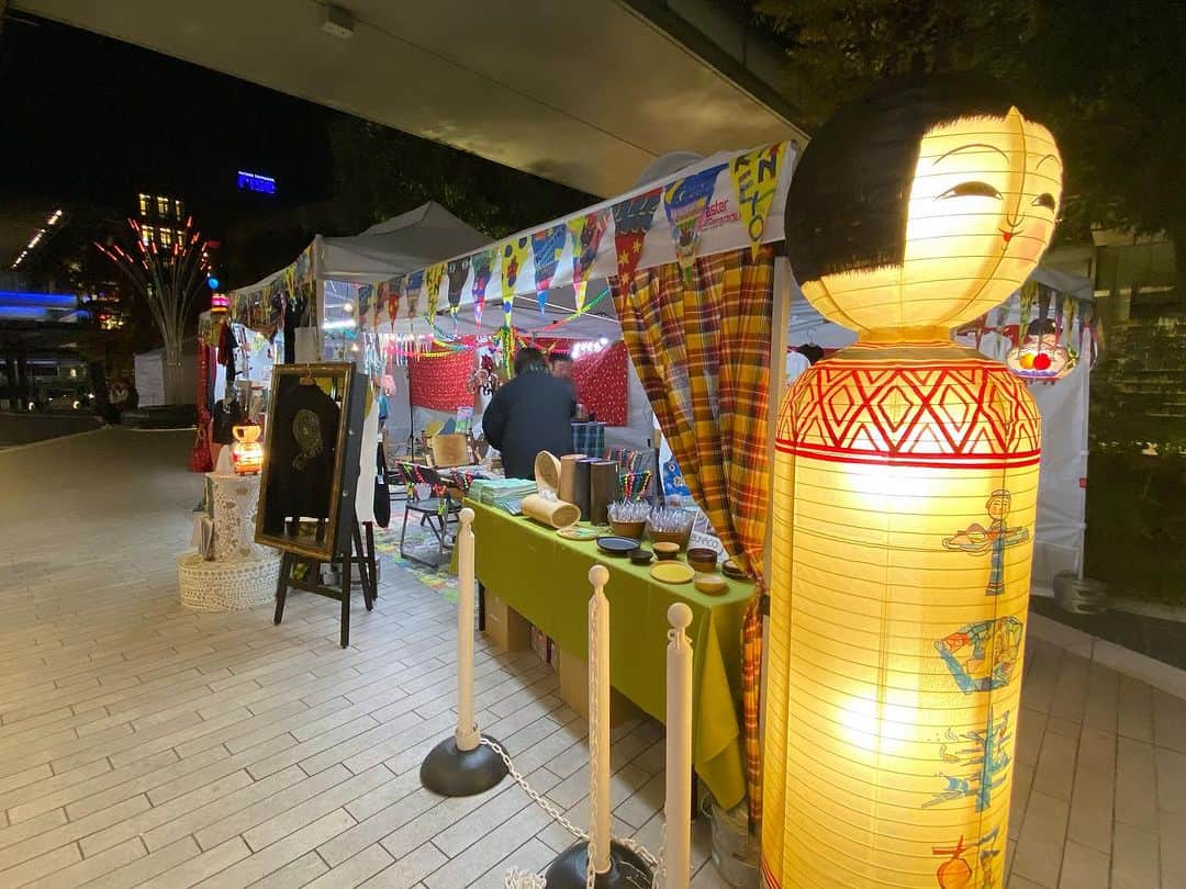 森本千絵さんのインスタグラム写真 - (森本千絵Instagram)「11月1日〜6日まで、キネコ国際映画祭にて 森本千絵とgoen°と青森は、 二子玉川の蔦屋家電とGODIVAカフェの間にて 賑やかなテントでお店やアトリエ（ワークショップ）してます。 ずっと全員います。 キネコ国際映画祭のチケット売り場の横です。 オフィシャルショップです。  映画祭に来られる方はお立ち寄りください。 賑やかです。ずっと盛り上がってます。  待ってます♫  #キネコ国際映画祭 #goen #二子玉川　#蔦屋家電」10月31日 22時14分 - chiemorimoto_goen