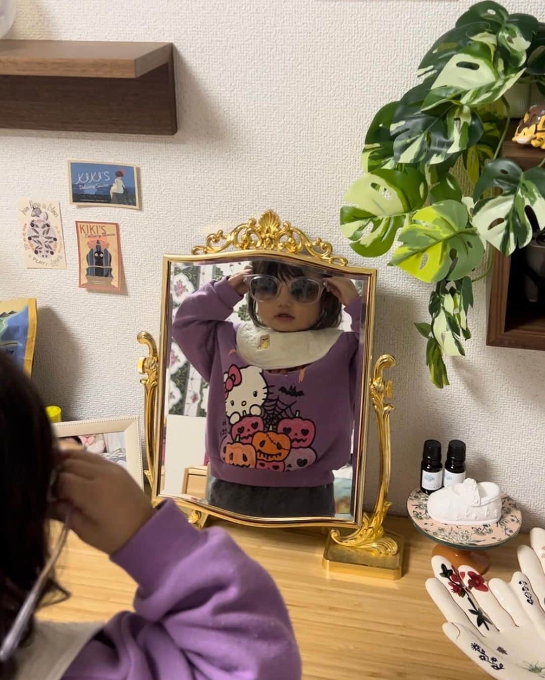 友寄蓮さんのインスタグラム写真 - (友寄蓮Instagram)「Halloween🕸  娘が自分で選んだハロウィントレーナー。 今日を過ぎてもバリバリ着る予定です、お気に入りなので🎃⸝⋆  #Halloween#ハロウィン#1歳#1歳女の子#女の子ママ#こども部屋#インテリア」10月31日 22時17分 - ren_tomoyose