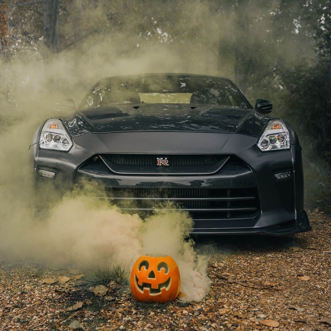 Nissanのインスタグラム：「Spooky cars all over your feed! Happy #Halloween 🎃​  📸: @warren_r35gtr @rapping_my_life @rui_1992​  #Nissan #NissanGTR #NissanTITAN #SpookySZN #Spooky」