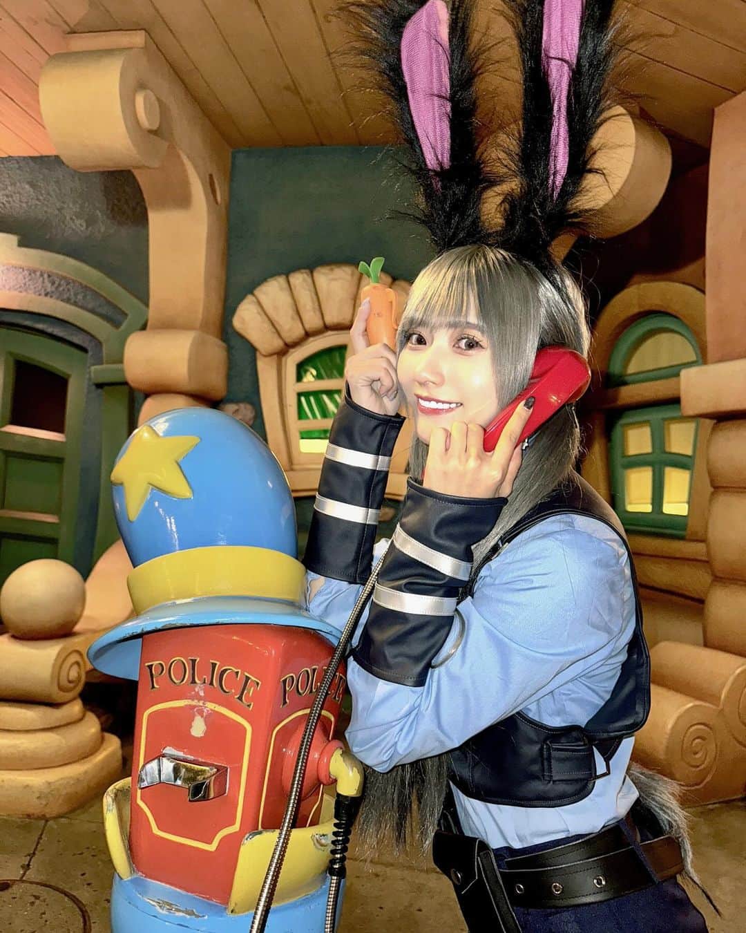 山田麻莉奈さんのインスタグラム写真 - (山田麻莉奈Instagram)「. 🚨🐰🥕  #ディズニー #ディズニーランド #dハロ #dハロ仮装 #ハロウィン #コスプレ #ズートピア #ジュディ #ズートピアコスプレ #トゥーンタウン #disney #disneyland #cosplay #halloween」10月31日 22時24分 - marina.yamada_324