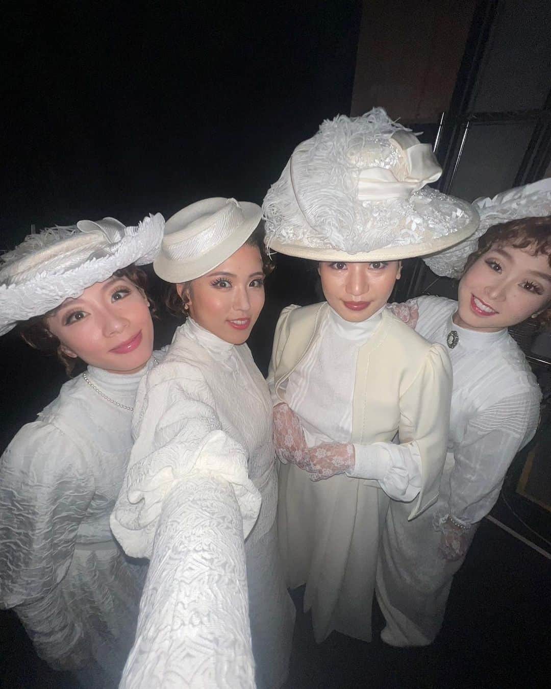 塚本直さんのインスタグラム写真 - (塚本直Instagram)「#happyhalloween🎃  仮装じゃないですけど、、、 このお衣装ほんとーに素敵だったので、 残しておきたかったんでした！！！  1から作って頂いたニューロシェルのお衣装🤍 一人一人違うデザインなんです🤍 細部への拘りがすごい。  衣装の力って偉大です🙏🙏🙏  #ラグタイム  #ragtime  #ニューロシェル  #前田文子さんの衣装大好き」10月31日 22時28分 - naotsukamoto