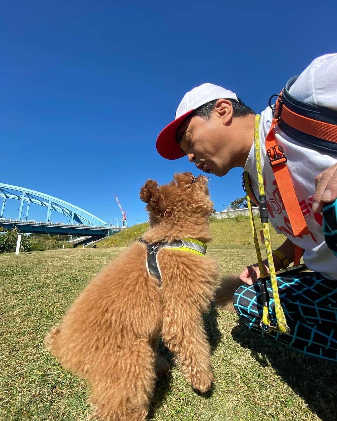 石野卓球のインスタグラム：「河原でkiss kiss kiss」