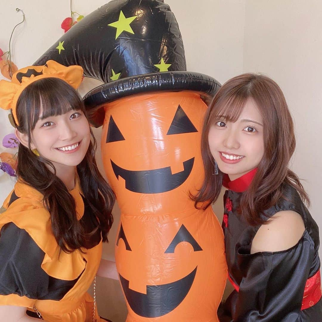 加藤凪海のインスタグラム：「今月はたくさんコスプレできて楽しかったよ〜🎃 10月お疲れ様でした！！ . . . . . いつもいいねやコメントありがとうです🥰 . . . .  #ハロウィン  #ハロウィンコスプレ  #仮装  #ハロウィン仮装  #キョンシー  #かぼちゃメイド  #happyhalloween  #halloween   #加藤凪海  #凪海ちゃーん  #恋ちゃん #🎃 #🦇 #🕸 #👻」