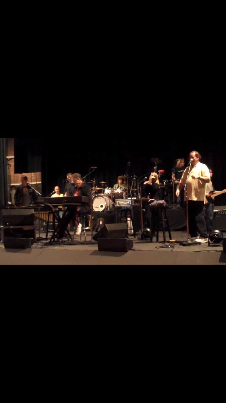 ブライアン・ウィルソンのインスタグラム：「October 29, 2009. Brian and band work out their first run-through of “Monster Mash” which Brian wanted to debut at their  Bergen Performing Arts Center show in New Jersey that night. Brian liked it so much, they played it on a number of shows on their tour.  #2009 #monstermash」