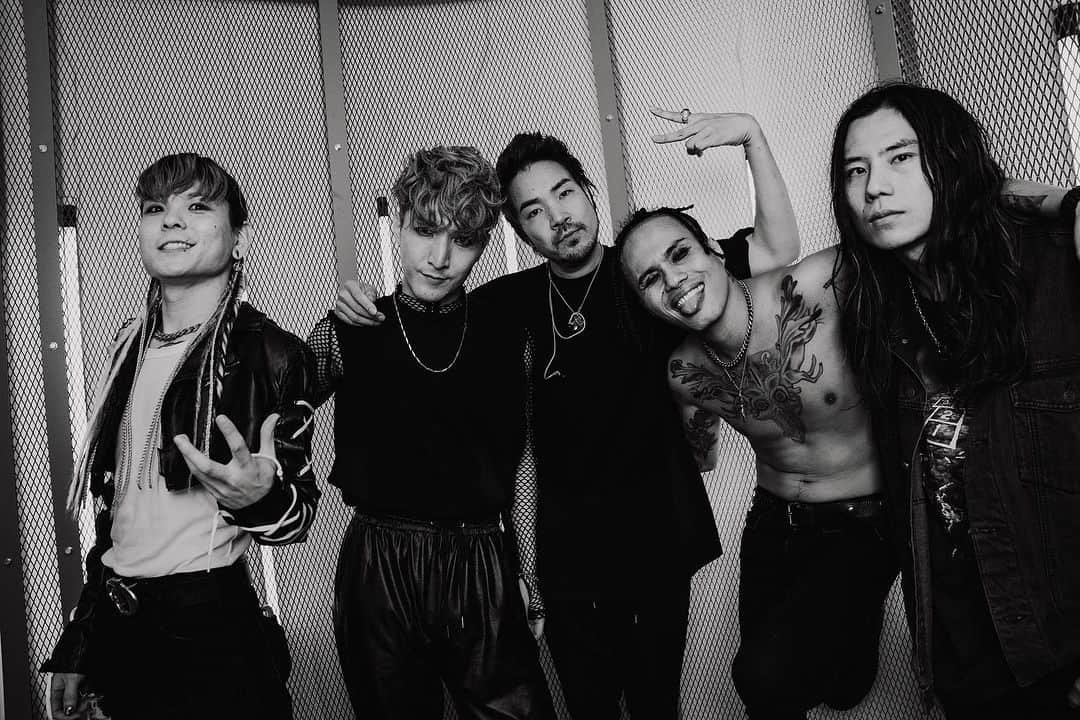 Kazuki Takemuraさんのインスタグラム写真 - (Kazuki TakemuraInstagram)「Live at new venue “META VALLEY” in OSAKA  大阪の新しい遊び場META VALLEY @mv_namba でのライブは、まさにライブハウスのぐちゃぐちゃな感じで高揚して最高でした。遊びに来てくれた皆んなありがとう！  📷 @shot.row」10月31日 22時39分 - kazucrossfaith