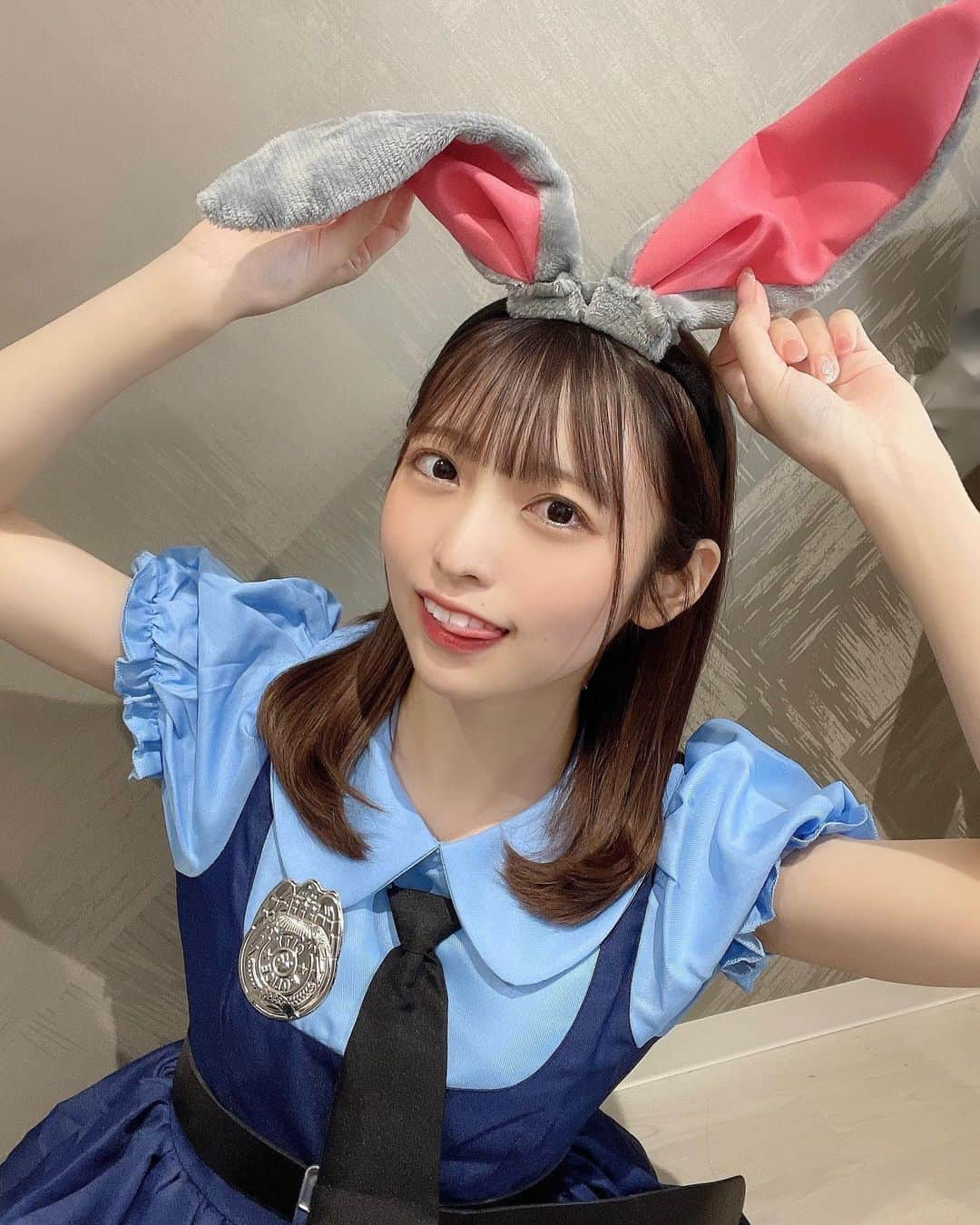 櫻井もえさんのインスタグラム写真 - (櫻井もえInstagram)「.  🐰🚓🚨"  .  #happyhalloween #halloween #ハッピーハロウィン #ハロウィン #ハロウィンコスプレ #コスプレ #うさぎ #ズートピア #ジュディホップス」10月31日 22時35分 - mooochan46