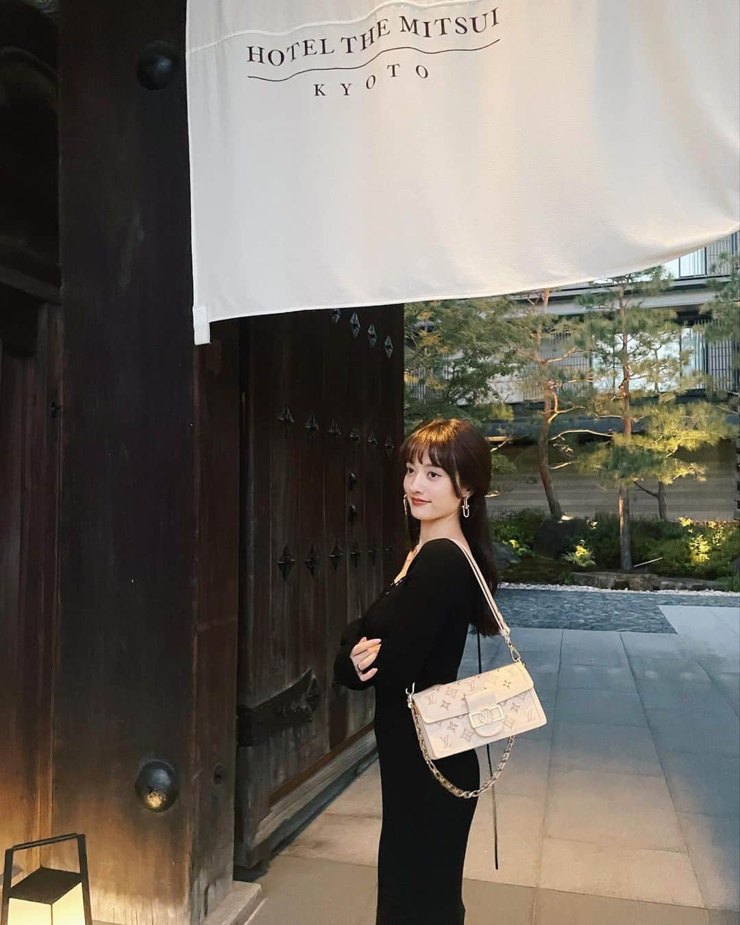 谷まりあさんのインスタグラム写真 - (谷まりあInstagram)「京都旅♡ 行ってみたかったホテルに場所に。。定期的にする京都旅が私のパワーの源です♡ 今時間ができたら行きたい場所はどこですか？☺️  Stay at beautiful @hotel_the_mitsui_kyoto  🍵　beautiful temple @komyoin #光明院 Bag #louisvuitton #pr #kyoto #kyototrip #b-tm」10月31日 22時35分 - mariaaaa728