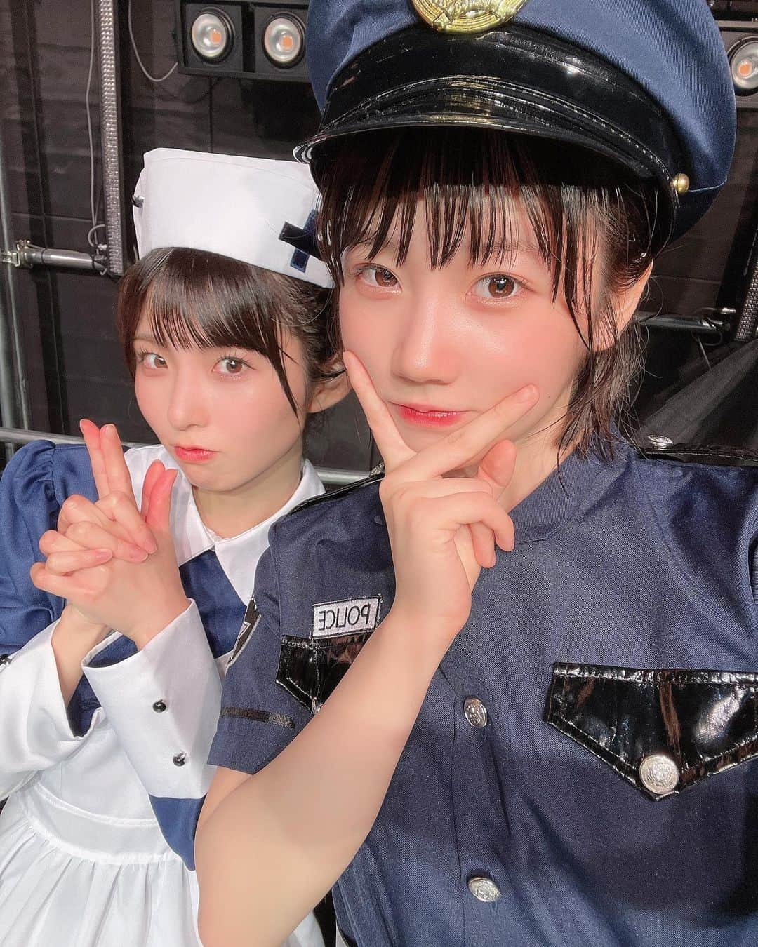 甲斐心愛さんのインスタグラム写真 - (甲斐心愛Instagram)「お菓子くれ警察🚓🚨  ポリス仲間とナースさん✨ ハロウィン楽しいね??   #helloween  #ハロウィン  #ハロウィンコスプレ  #コスプレ  #アイドル #STU48」10月31日 22時37分 - k_cocoa1128