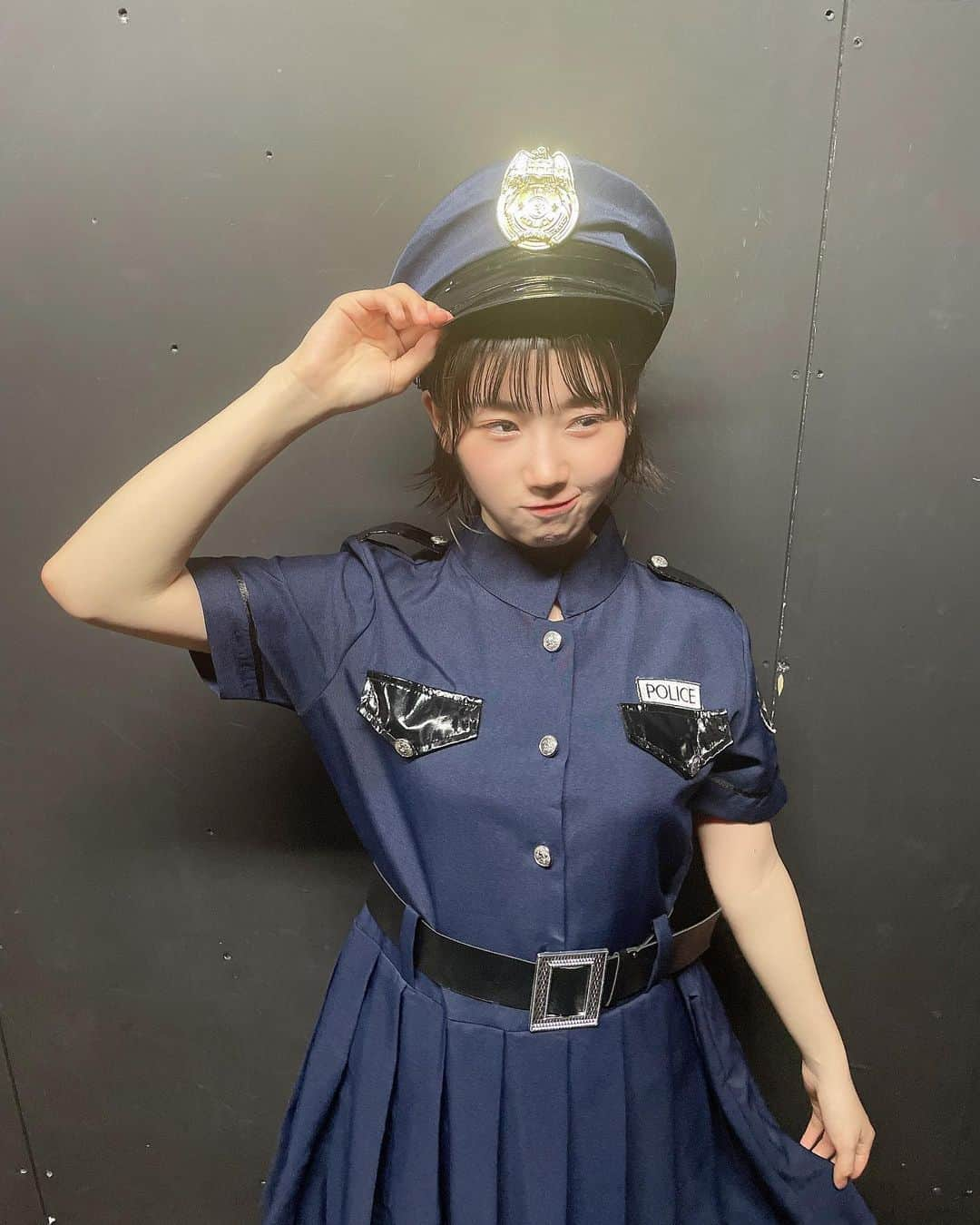 甲斐心愛のインスタグラム：「お菓子くれ警察🚓🚨  ポリス仲間とナースさん✨ ハロウィン楽しいね??   #helloween  #ハロウィン  #ハロウィンコスプレ  #コスプレ  #アイドル #STU48」