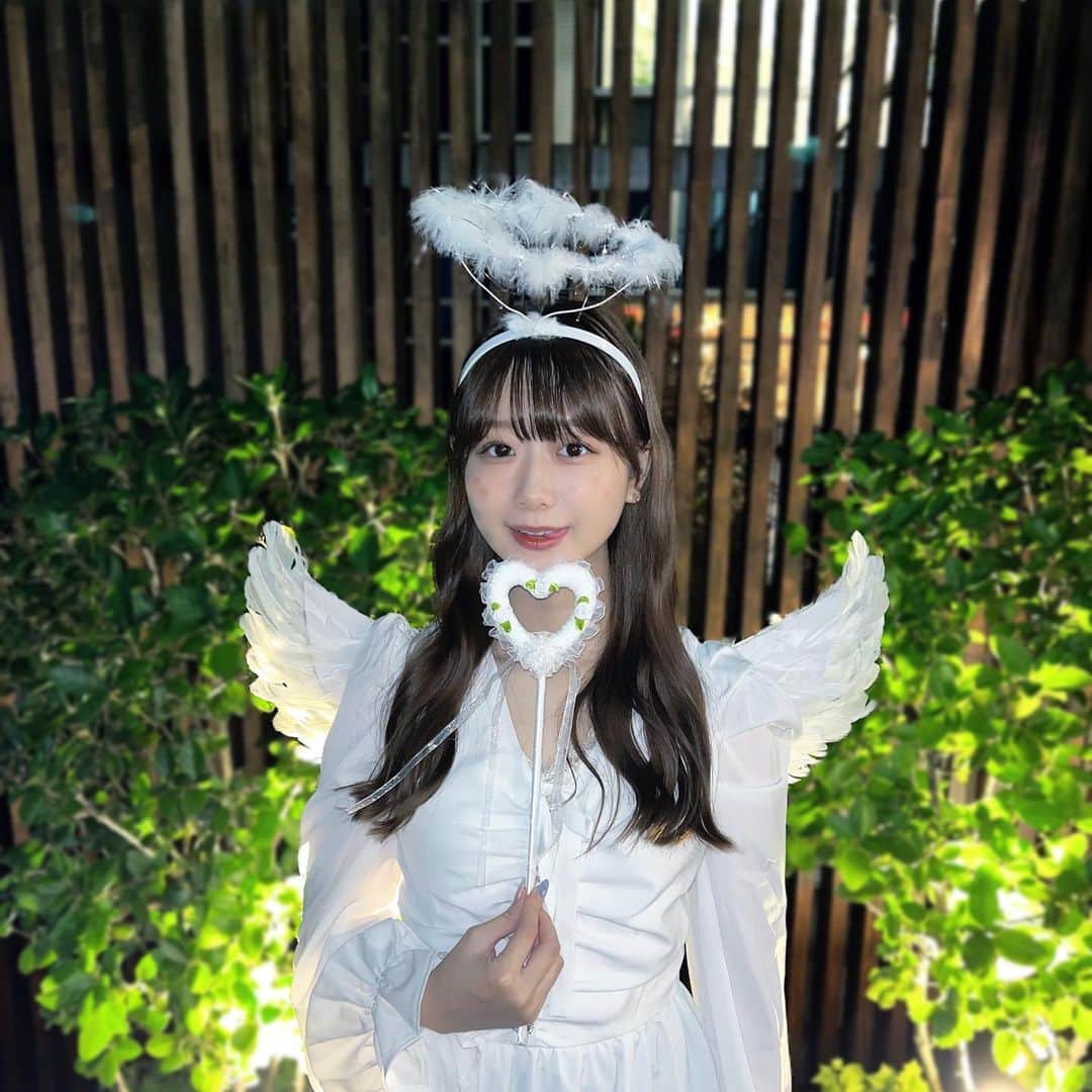 杉本彩寧さんのインスタグラム写真 - (杉本彩寧Instagram)「𝐇𝐚𝐩𝐩𝐲 𝐇𝐚𝐥𝐥𝐨𝐰𝐞𝐞𝐧  今年はお友達と「天使と悪魔」の仮装したよ〜！ 私は天使になりました👼🏻🤍  ほっぺのハートが全然見えなくてかなしい、、、  #ハロウィン #ハロウィン仮装 #天使 #halloween」10月31日 22時39分 - ayane._n