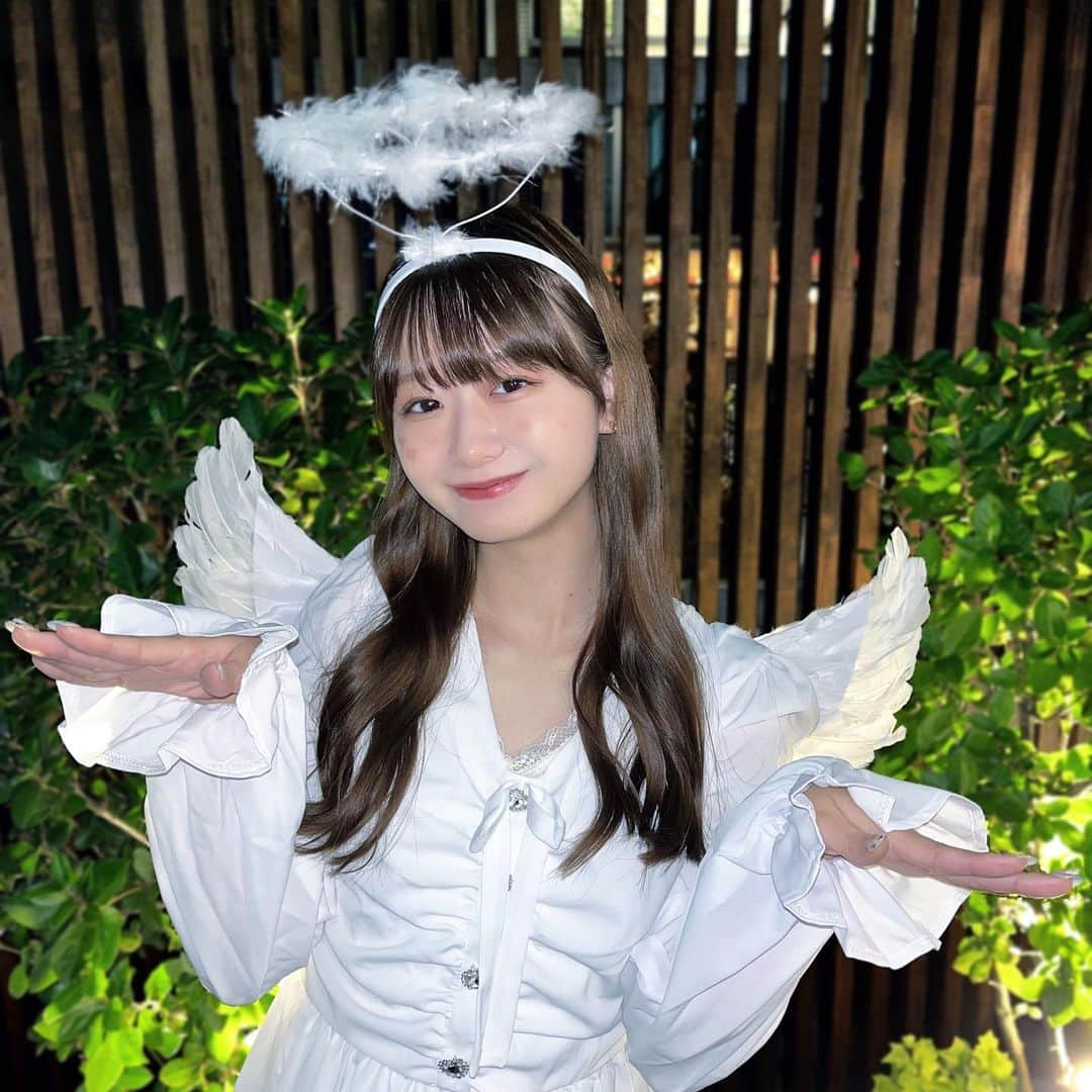 杉本彩寧さんのインスタグラム写真 - (杉本彩寧Instagram)「𝐇𝐚𝐩𝐩𝐲 𝐇𝐚𝐥𝐥𝐨𝐰𝐞𝐞𝐧  今年はお友達と「天使と悪魔」の仮装したよ〜！ 私は天使になりました👼🏻🤍  ほっぺのハートが全然見えなくてかなしい、、、  #ハロウィン #ハロウィン仮装 #天使 #halloween」10月31日 22時39分 - ayane._n