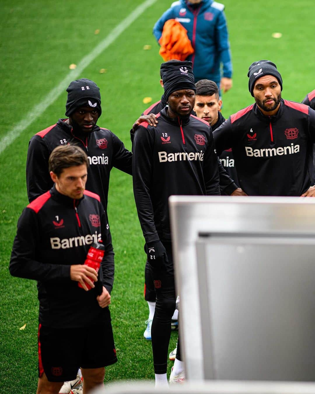 バイエル・レバークーゼンさんのインスタグラム写真 - (バイエル・レバークーゼンInstagram)「Add focus and a touch of good mood for a successful training session before #SVSB04! 💪🔥  🔜 #SVSB04 #DFBPokal #Bayer04」10月31日 22時40分 - bayer04fussball