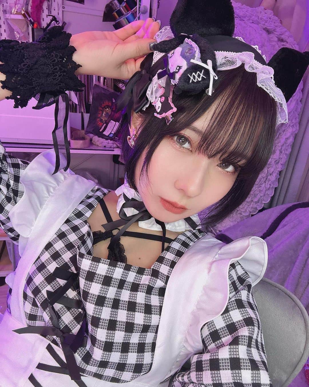 鳴上なごねさんのインスタグラム写真 - (鳴上なごねInstagram)「ハロウィン配信ありがとうございました🖤💜  クロミちゃんのメイド服着た❣️クロミちゃん、お誕生日おめでとう🎁🎊🎊  ほんとはセブンのコラボケーキも食べたかったけど見つからず断念…💔  北極ラーメンは約束通り二郎盛りにできました✨ レシピ☟ ・北極ラーメン大盛り(テイクアウト) ・キャベツ1/4茹で ・もやし袋半分茹で ・にんにく ・ゆで卵 ・海苔 ・チャーシューてきとう。  納豆入れ忘れたわ… 美味しかったです🌟  #selfie #グラビア #gravure #グラビアアイドル #model #cosplayer #cosplay #cosplaygirl #japanesegirl #鳴上なごね #followｍe #いいねください #셀피　#クロミ #サンリオ #ラーメン #配信者 #メイド服 #ハロウィン #Halloween」10月31日 22時40分 - narug0d