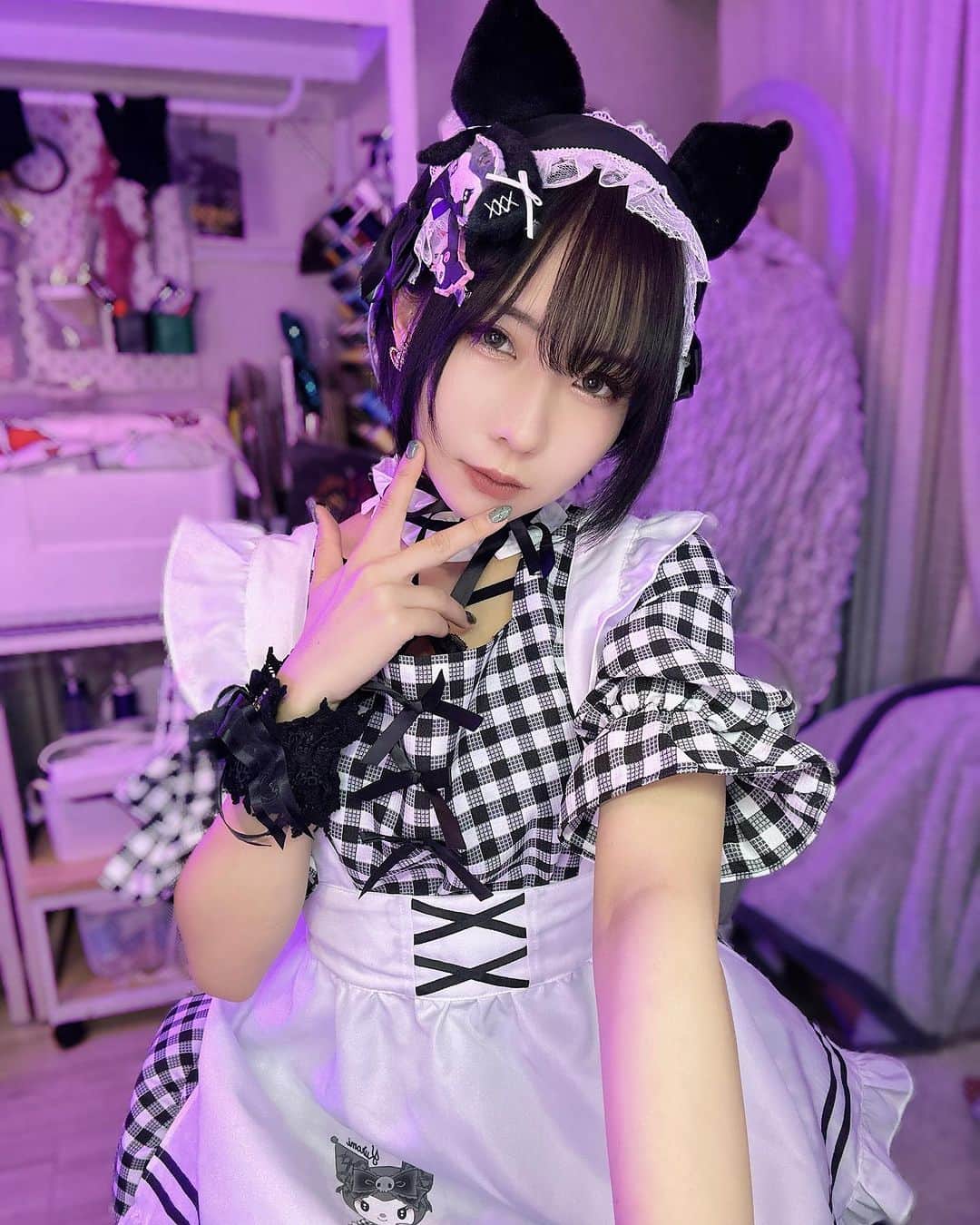 鳴上なごねさんのインスタグラム写真 - (鳴上なごねInstagram)「ハロウィン配信ありがとうございました🖤💜  クロミちゃんのメイド服着た❣️クロミちゃん、お誕生日おめでとう🎁🎊🎊  ほんとはセブンのコラボケーキも食べたかったけど見つからず断念…💔  北極ラーメンは約束通り二郎盛りにできました✨ レシピ☟ ・北極ラーメン大盛り(テイクアウト) ・キャベツ1/4茹で ・もやし袋半分茹で ・にんにく ・ゆで卵 ・海苔 ・チャーシューてきとう。  納豆入れ忘れたわ… 美味しかったです🌟  #selfie #グラビア #gravure #グラビアアイドル #model #cosplayer #cosplay #cosplaygirl #japanesegirl #鳴上なごね #followｍe #いいねください #셀피　#クロミ #サンリオ #ラーメン #配信者 #メイド服 #ハロウィン #Halloween」10月31日 22時40分 - narug0d