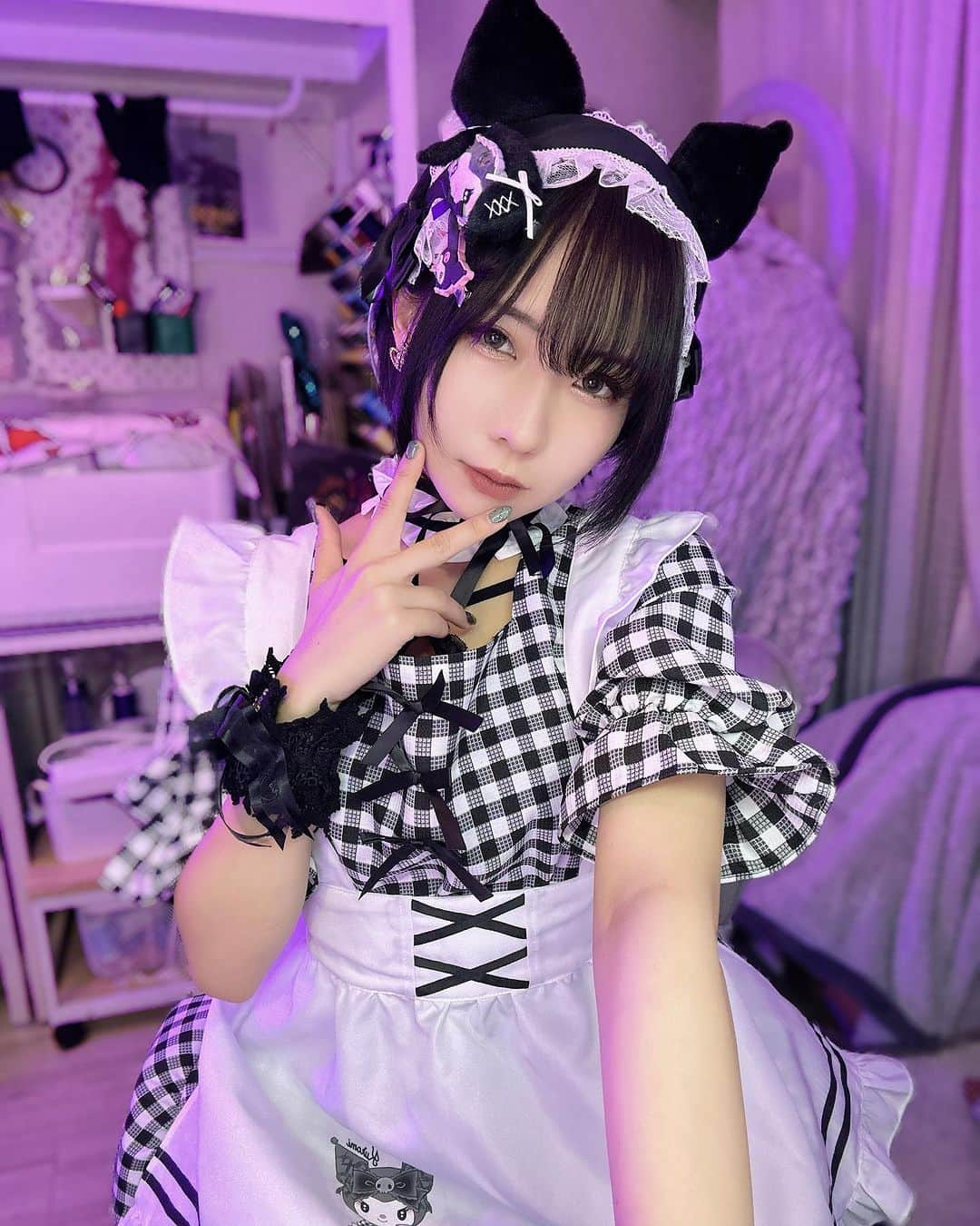 鳴上なごねのインスタグラム：「ハロウィン配信ありがとうございました🖤💜  クロミちゃんのメイド服着た❣️クロミちゃん、お誕生日おめでとう🎁🎊🎊  ほんとはセブンのコラボケーキも食べたかったけど見つからず断念…💔  北極ラーメンは約束通り二郎盛りにできました✨ レシピ☟ ・北極ラーメン大盛り(テイクアウト) ・キャベツ1/4茹で ・もやし袋半分茹で ・にんにく ・ゆで卵 ・海苔 ・チャーシューてきとう。  納豆入れ忘れたわ… 美味しかったです🌟  #selfie #グラビア #gravure #グラビアアイドル #model #cosplayer #cosplay #cosplaygirl #japanesegirl #鳴上なごね #followｍe #いいねください #셀피　#クロミ #サンリオ #ラーメン #配信者 #メイド服 #ハロウィン #Halloween」