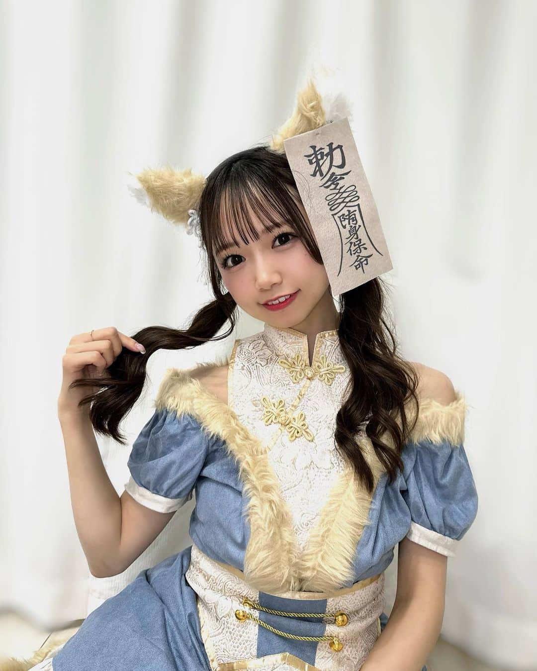 畑美紗起さんのインスタグラム写真 - (畑美紗起Instagram)「Happy Halloween🎃👻🦊💭💕  お菓子くれないといたずらしちゃうぞ？🍬  今年はきつねキョンシー！？🦊💭 TikTokで全身みれる（＾ω＾）  オンラインお話し会もありがとうございました🥰 たくさん話せてたのしかったです🫶🏻  #ハロウィン #ハロウィンコスプレ #キョンシー #きつねキョンシー #コスプレ #仮装 #ハロウィン仮装 #halloween #cosplay #instagood #me #shooting #dailylmok #halloweencostume #costume」10月31日 22時42分 - miiicha_0327
