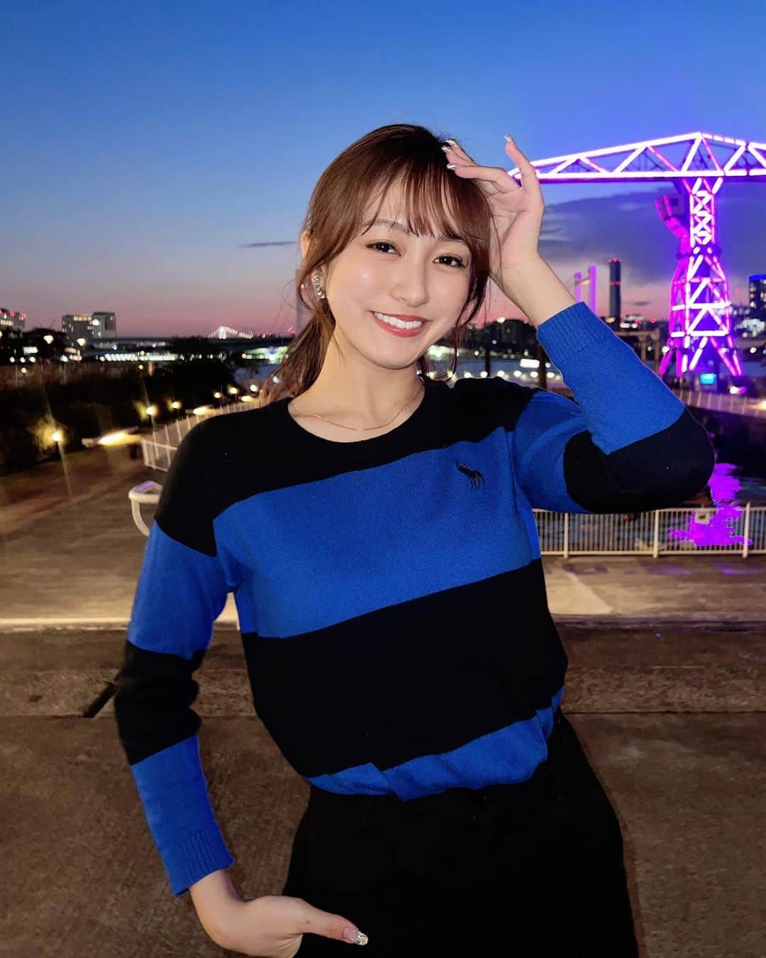 三田萌日香さんのインスタグラム写真 - (三田萌日香Instagram)「稽古終わりで髪の毛ボサボサ😆 この季節の夜のお散歩好き！ . . . . . . . . . . . . . #cene #316lサージカルネックレス #セネ #金属アレルギー対応 #アイドル #アイオケ #japaneseidol #japanesegirl #idol #girl #fff #fypシ #pr」10月31日 22時43分 - _m_m_monika