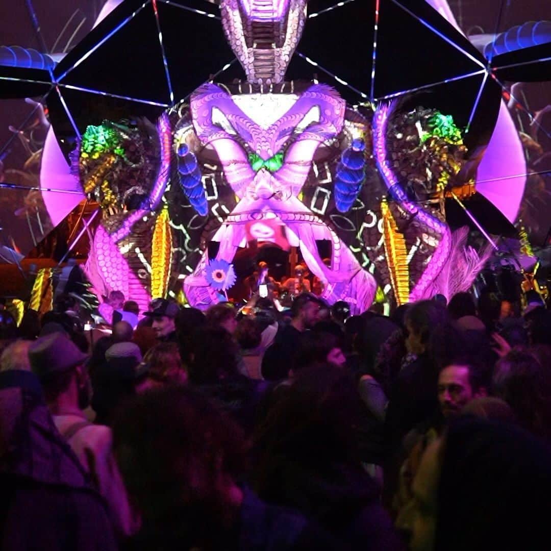 NENEのインスタグラム：「Thank you so so much @atmanfestival_official !!!!!!!! Obrigado a todos que dançaram conosco❤️  初めてのヘンタイギャングでのヨーロッパギグ！！！🇵🇹 くっっっっそそそぉおお楽しかった！！！！！戻りたい！！！！！アキラ君の初めてのヨーロッパプレイもアトマンフェスだったらしく更に気持ちが乗っかった！！！  急にヘンタイギャングの予定時間にスコールが降りこれはパフォーマンス不可能ということになり、 まさかの急遽メインフロアでやる事になって神展開🌈 お天道様ありがとう☔️  HENTAI CAMERAMAN ❤️ HENTAI GANG 💜」