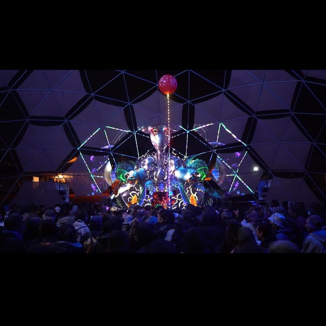 NENEさんのインスタグラム写真 - (NENEInstagram)「Thank you so so much @atmanfestival_official !!!!!!!! Obrigado a todos que dançaram conosco❤️  初めてのヘンタイギャングでのヨーロッパギグ！！！🇵🇹 くっっっっそそそぉおお楽しかった！！！！！戻りたい！！！！！アキラ君の初めてのヨーロッパプレイもアトマンフェスだったらしく更に気持ちが乗っかった！！！  急にヘンタイギャングの予定時間にスコールが降りこれはパフォーマンス不可能ということになり、 まさかの急遽メインフロアでやる事になって神展開🌈 お天道様ありがとう☔️  HENTAI CAMERAMAN ❤️ HENTAI GANG 💜」10月31日 22時43分 - iamrealnene