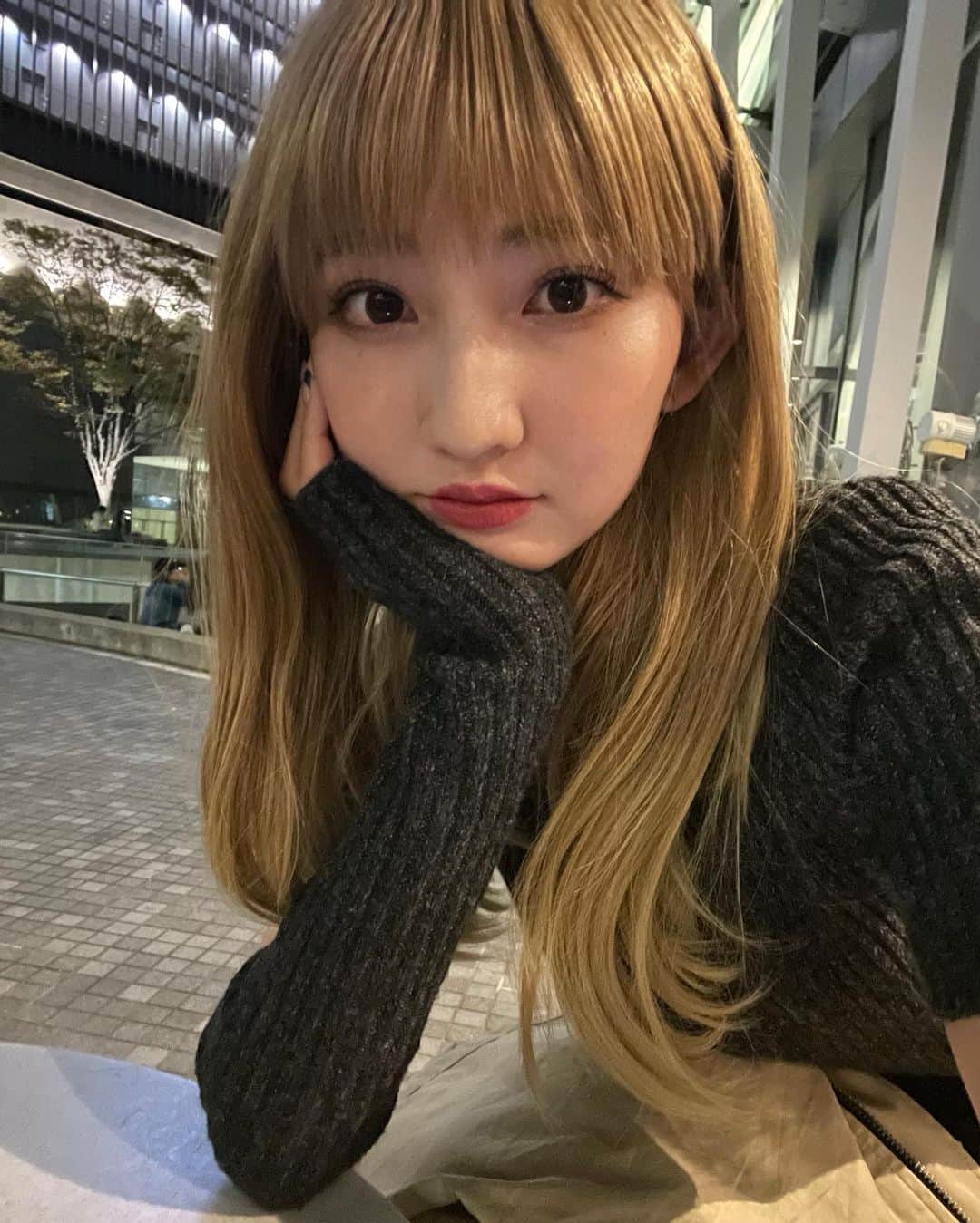 友廣南実さんのインスタグラム写真 - (友廣南実Instagram)「・ 🎃Happy Halloween🎃  今年は、 ずっと憧れていた金髪デビューしてみました💛💛 (ウィッグです😂)  #金髪 #金髪ロング」10月31日 22時43分 - minami_tomohiro_