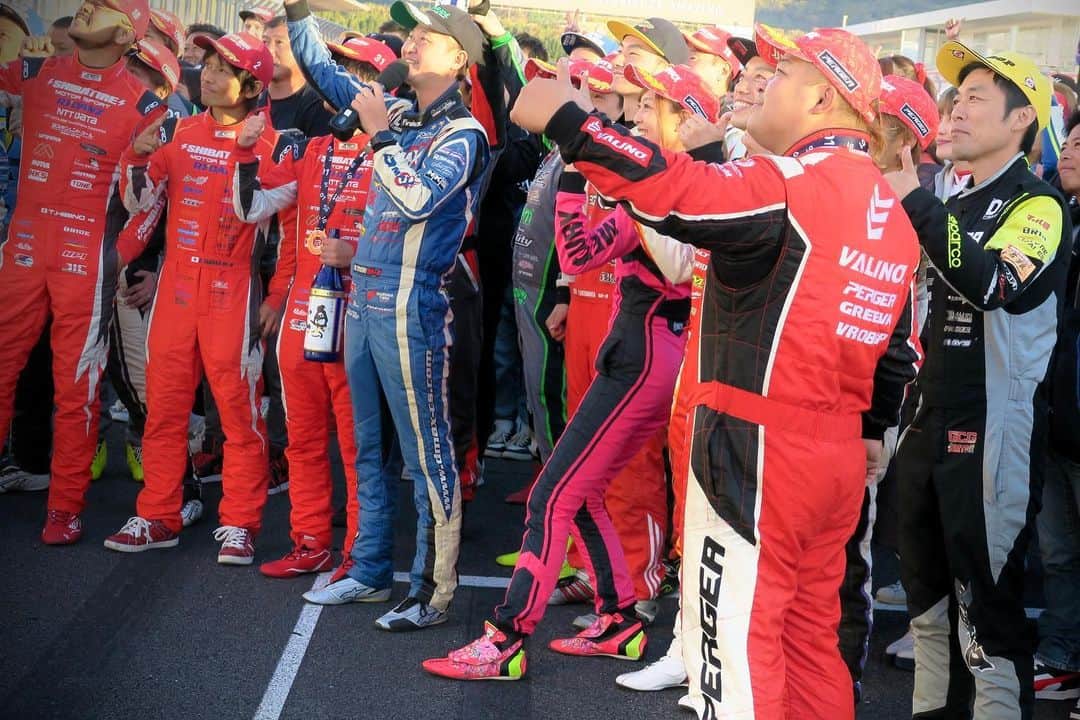 下田紗弥加さんのインスタグラム写真 - (下田紗弥加Instagram)「.  D1GPオートポリスが終了致しました🔥  チームにとってライツを含めても過去1番の試練でした。他チームのサポートも頂き、誰一人欠けることなく全員で挑んだからこそ乗り越え、走る事が出来ました。  応援頂いた皆様、関わって頂いた全ての方に感謝の気持ちでいっぱいです。本当にありがとうございました。  それではまたYouTubeでお会いしましょお☺️❤️  D1GP Autopolis is over. 🔥  For our team, this was the most difficult round ever, even including our D1 Lights battles. We were able to overcome this challenge because we all worked hard together with many people, including the support of other teams.  I am filled with gratitude to everyone who supported me and everyone who was involved in this challenge.  See you on my YouTube channel soon ☺️❤️  #d1grandprix  #s15silvia #driftgirl #gr86 #japandrift」10月31日 22時43分 - sayaka419