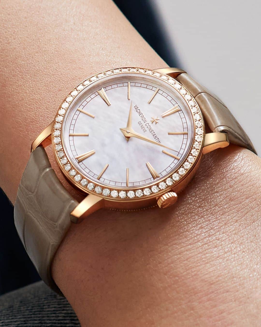 ヴァシュロン コンスタンタンのインスタグラム：「A touch of poetry to the wrist 💌  Sophisticated and sparkling, this 18K 5N pink gold watch features the iconic styling of the Traditionnelle Collection with a grooved case back and railroad-style minute-counter.   The bezel is set with 54 round-cut diamonds. The exceptional hand-finished details of the manual movement, visible through the open-worked caseback, comply with the Hallmark of Geneva standards of excellence.  #VacheronConstantin #OneOfNotMany #vacheron #thehourlounge #watches #watch #watchesofinstagram #horology #watchoftheday #instawatch」