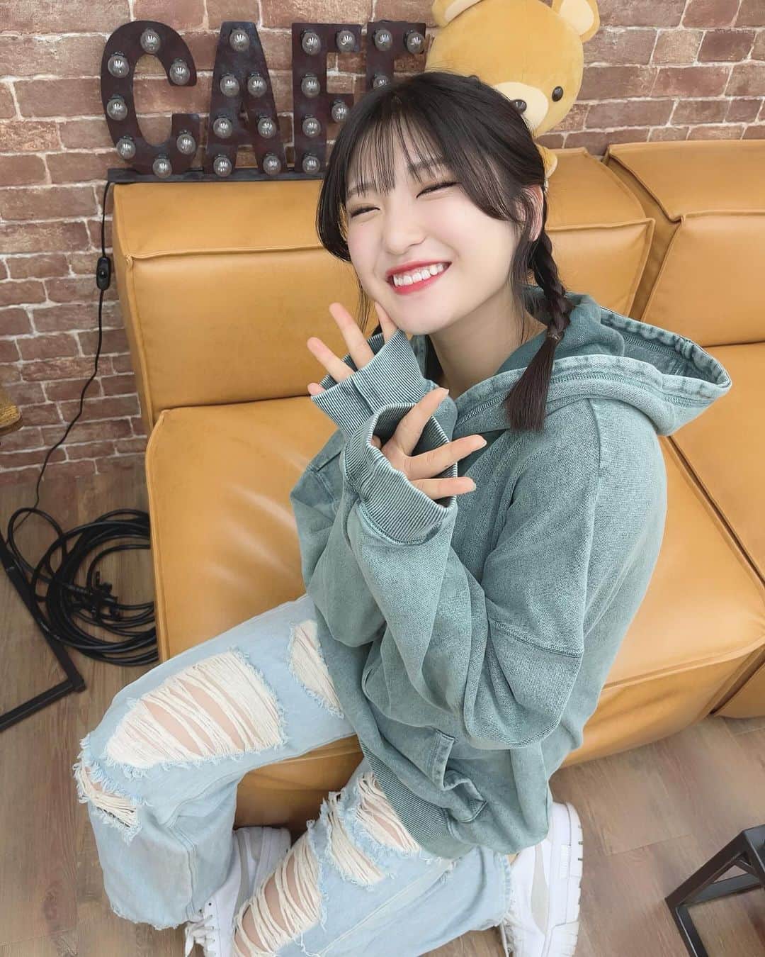 住田悠華さんのインスタグラム写真 - (住田悠華Instagram)「戦場(仮)ありがとうございました🫶  今日も一日お疲れ様です🥺！ みんなゆっくり寝るんだよ～😪  おやすみなさい😪  . . .  #jimwag #xgirl #idol #アイドル #おさげ #三つ編み #18 #05 #アプガ #アップアップガールズ仮 #住田悠華」10月31日 22時45分 - uugirl_new_haruka