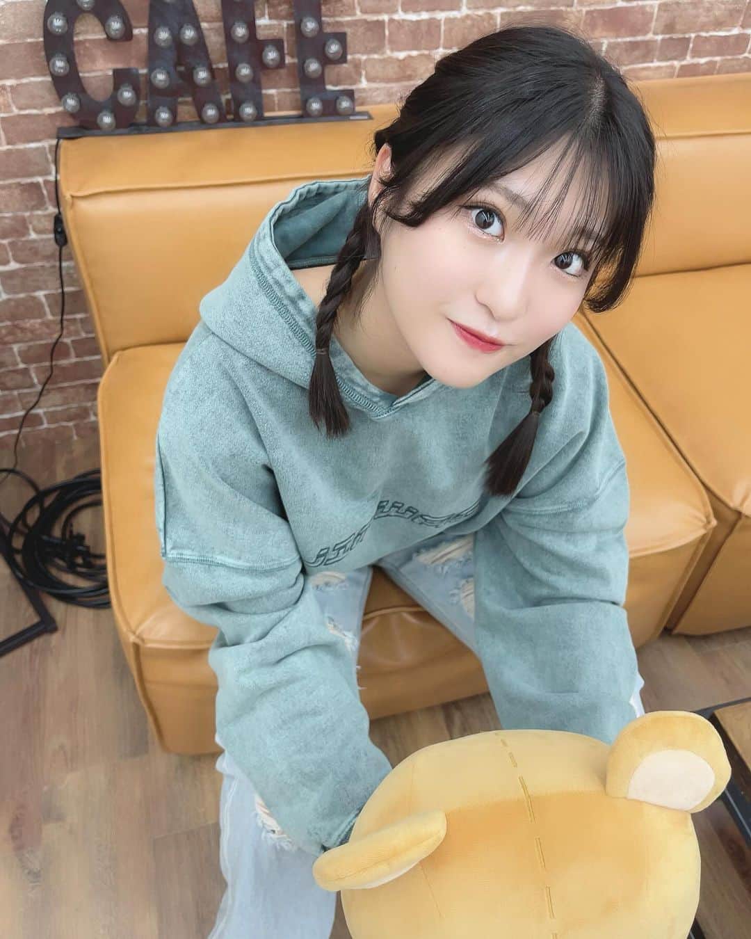 住田悠華さんのインスタグラム写真 - (住田悠華Instagram)「戦場(仮)ありがとうございました🫶  今日も一日お疲れ様です🥺！ みんなゆっくり寝るんだよ～😪  おやすみなさい😪  . . .  #jimwag #xgirl #idol #アイドル #おさげ #三つ編み #18 #05 #アプガ #アップアップガールズ仮 #住田悠華」10月31日 22時45分 - uugirl_new_haruka