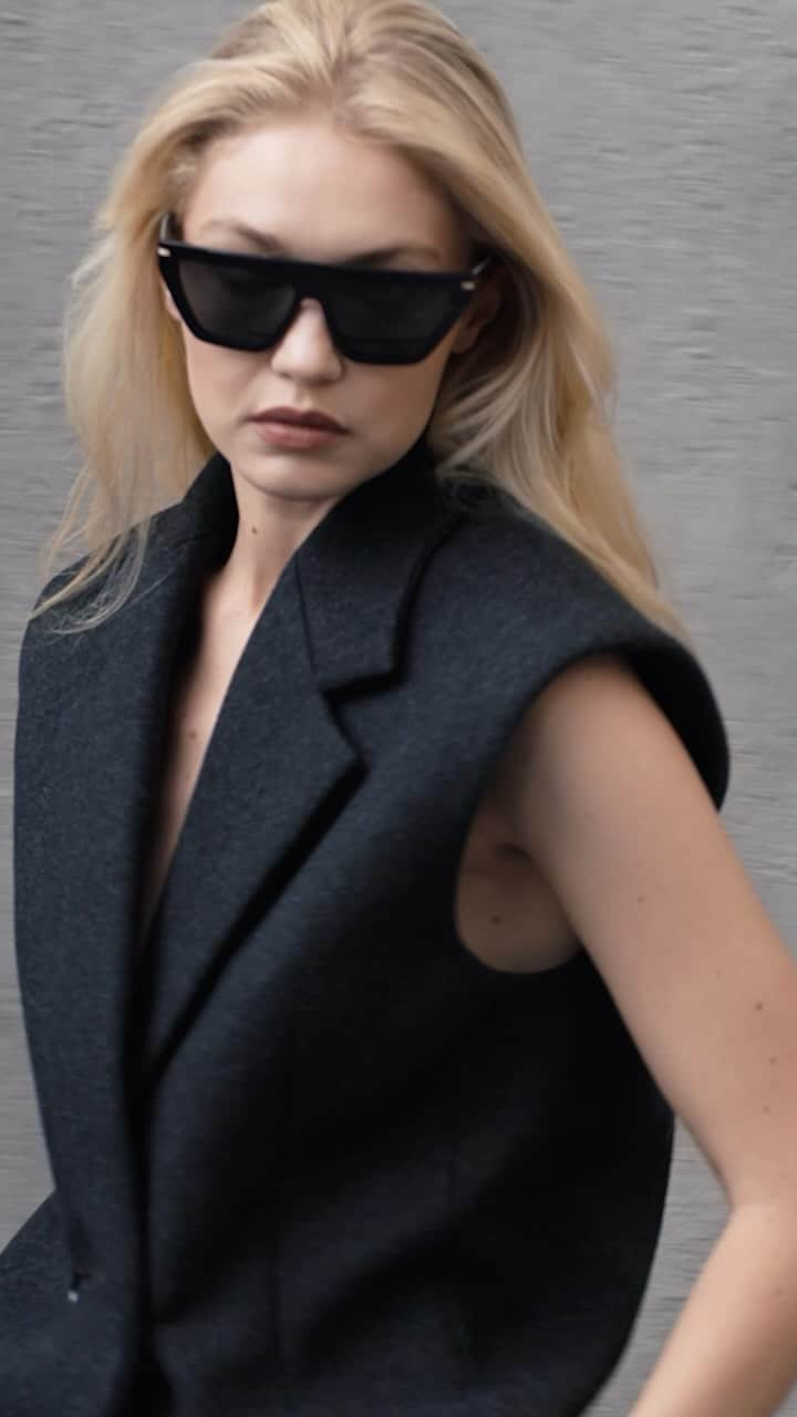 ヒューゴボスのインスタグラム：「Eyewear energy off the charts. #GigiHadid is a vision of style in BOSS sunglasses #BeYourOwnBOSS」