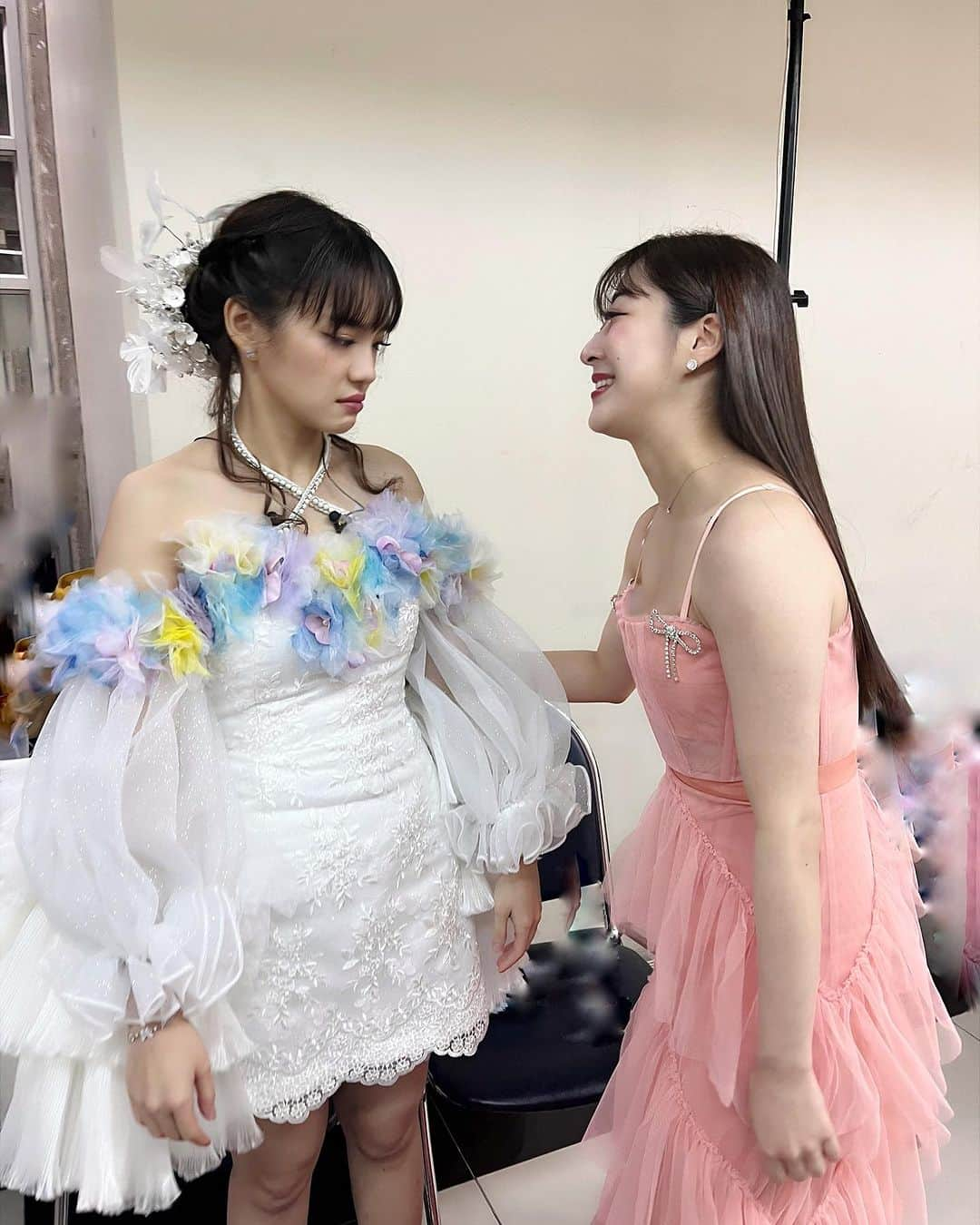 伊豆田莉奈さんのインスタグラム写真 - (伊豆田莉奈Instagram)「My first thai friend and a dear friend forever 🤝🏻🌟  รูปสุดท้ายๆไม่รู้ว่าเกิดอะไรขึ้น5555 แต่ตลกดี🤣🩷👍  @cherprang.bnk48official  @cc_ccherprang   チャープランはタイで初めて出来た莉奈にとって大切な友達です😌🤍🩷 最後らへんの写真はなんであんな顔してるのかよくわからないけど、 面白くて好きだから載せました🤣💜  #CherprangBNK48 #izurinacgm48  #チャープラン #伊豆田莉奈 #いずりな  #BNK48 #CGM48 #友達」10月31日 22時49分 - rina.cgm48official