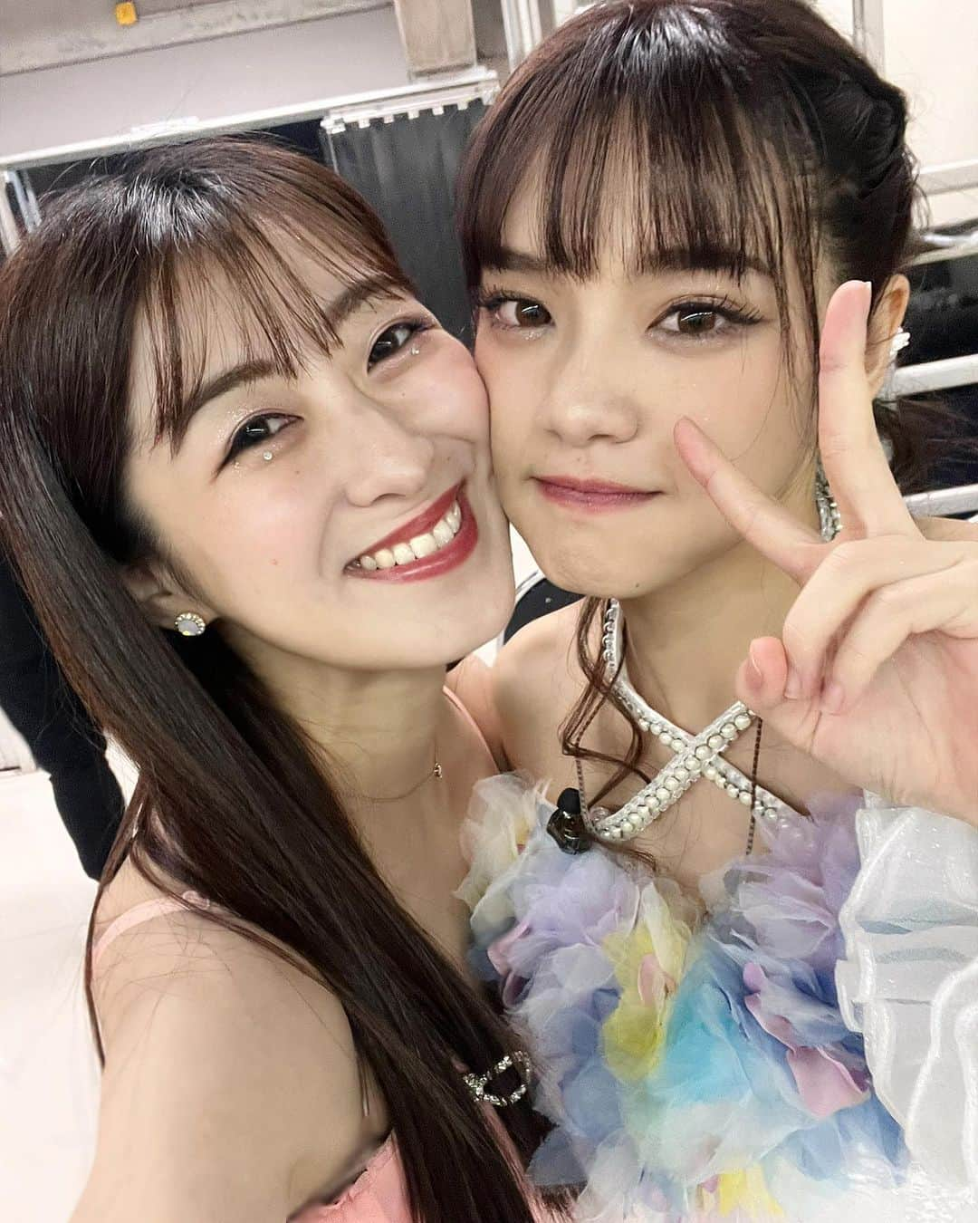 伊豆田莉奈さんのインスタグラム写真 - (伊豆田莉奈Instagram)「My first thai friend and a dear friend forever 🤝🏻🌟  รูปสุดท้ายๆไม่รู้ว่าเกิดอะไรขึ้น5555 แต่ตลกดี🤣🩷👍  @cherprang.bnk48official  @cc_ccherprang   チャープランはタイで初めて出来た莉奈にとって大切な友達です😌🤍🩷 最後らへんの写真はなんであんな顔してるのかよくわからないけど、 面白くて好きだから載せました🤣💜  #CherprangBNK48 #izurinacgm48  #チャープラン #伊豆田莉奈 #いずりな  #BNK48 #CGM48 #友達」10月31日 22時49分 - rina.cgm48official