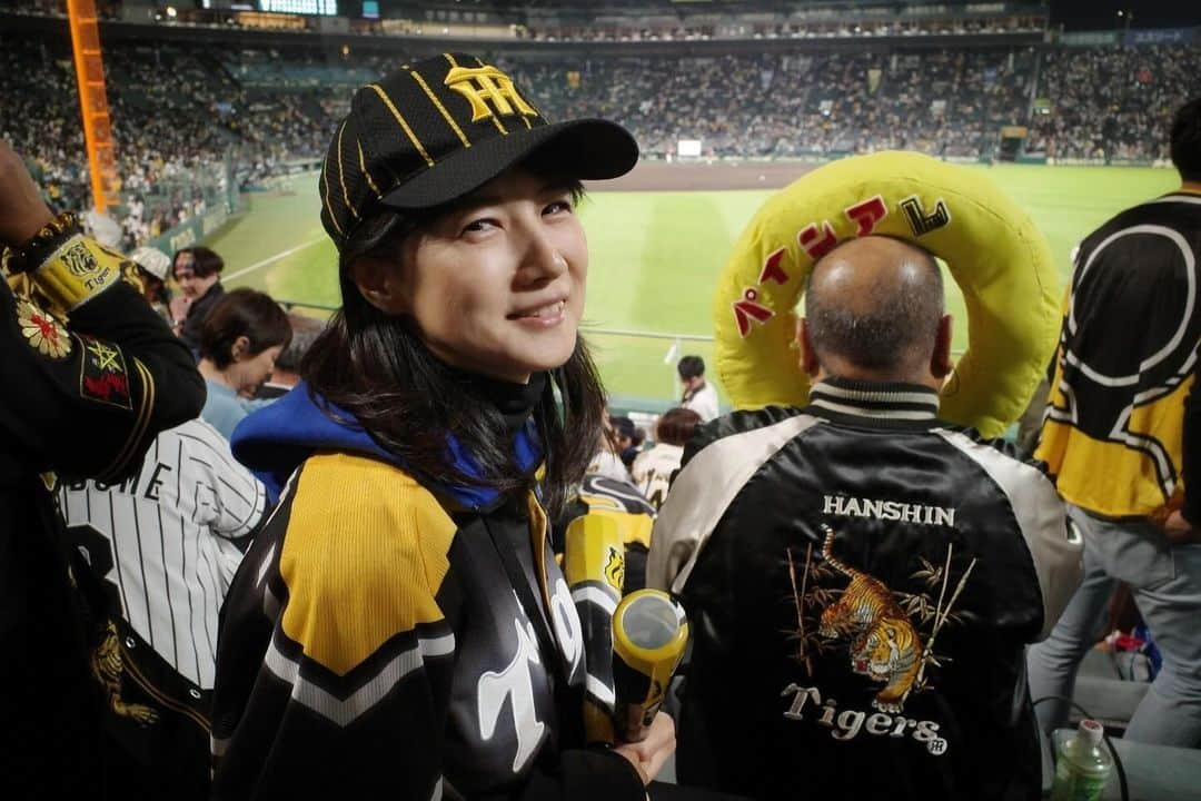 中江有里のインスタグラム：「日本シリーズ第3戦。 追い上げたけど、あと１本が出なかったー 明日も全力応援📣  #阪神タイガース」