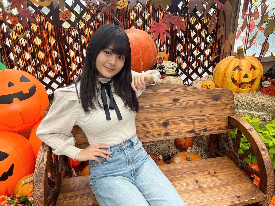 伊與田綾音のインスタグラム：「happy Halloween‼︎🦇💜 友達とコスプレして遊んだりできた！ Barbieのコスプレしました👱🏼‍♀️💞」