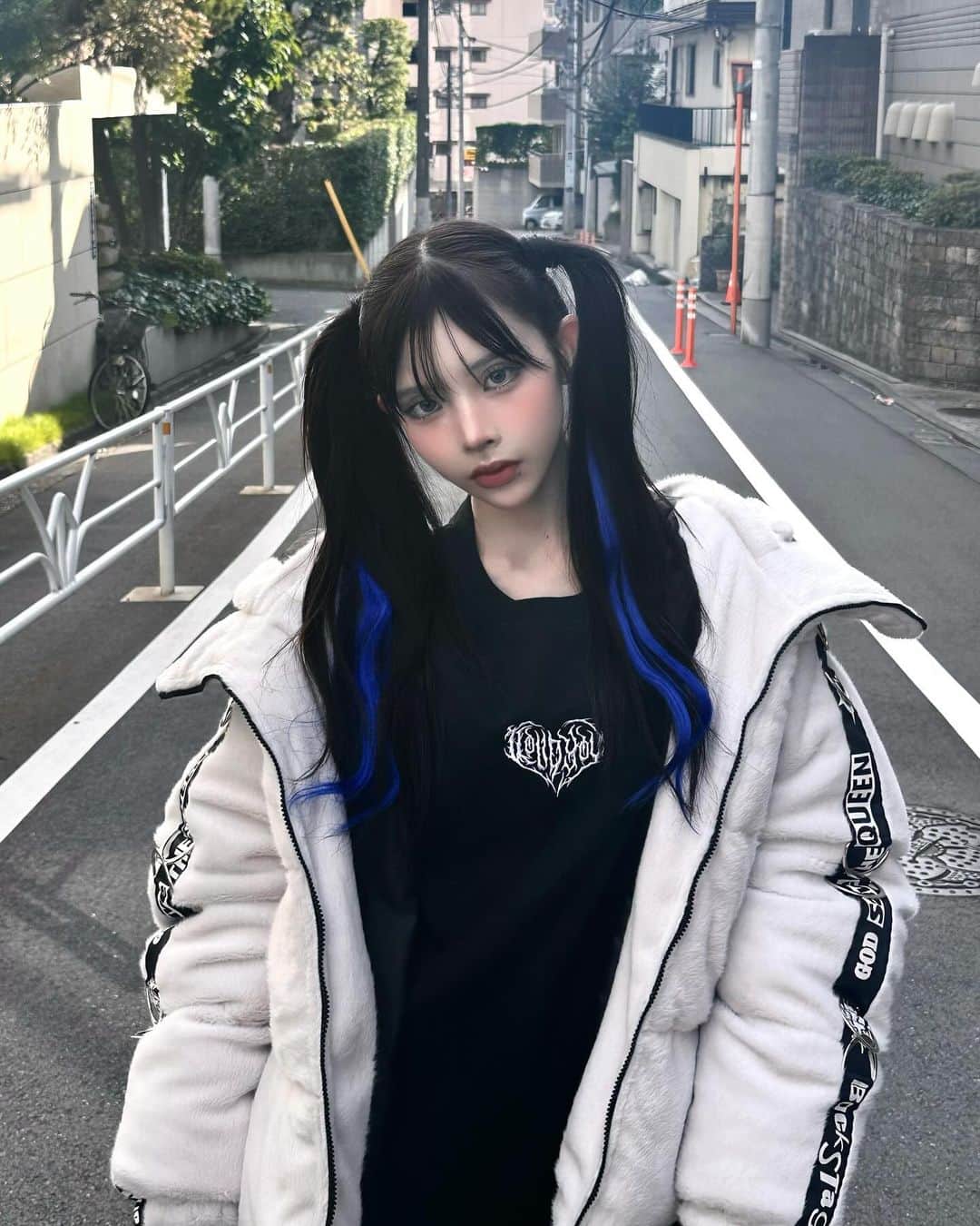緩苺のインスタグラム：「この度モデルさせて頂いてるbackstagepassさんがラフォーレ原宿のB1Fにニューオープンしました🖤 BACKSTAGE PASSの最新アイテムはもちろん、 NieR CLOTHING LISTEN FLAVORなどの人気ブランド また海外セレクトブランドをミックスしたニュースタイルのセレクトショップとしてオープンします🖤🤍  オープン当日から NieR CLOTHINGとのコラボアイテムなど、オープンを記念した商品もあります🤍  ■オープン日 10月6日(金) ラフォーレ原宿B1F  ～ BACKSTAGE PASS ～  音楽、アート、サブカルチャーのバックステージから生まれたブランド。奇才のアーティストたちからインスパイアを受けたリアルスタイルを提案します。」