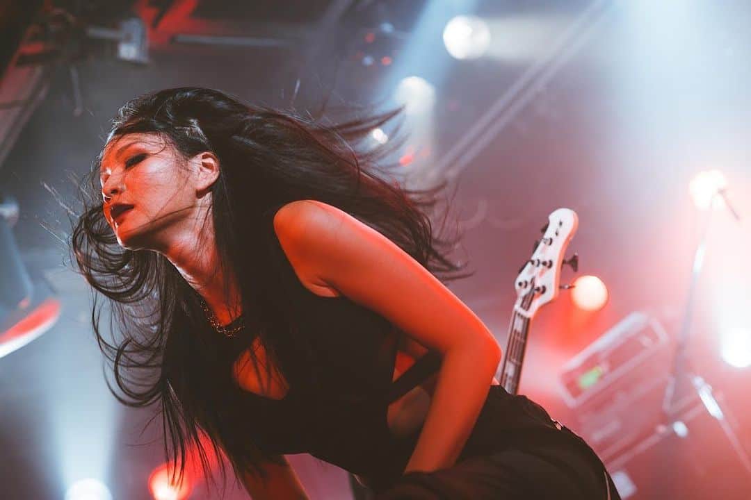 あゆむのインスタグラム：「週末もSerenity In Murder ボーカルRecでした🔥lml vocalは5th用の半分を録り終えました！！ みんなあ、楽しみにしちょいてよ🔥lml  recording days! finished a half of vocal Rec for 5th album.   📸@Litchi_LP   #serenityinmurder  #femalefrontedmetal  #deathmetalgirl」