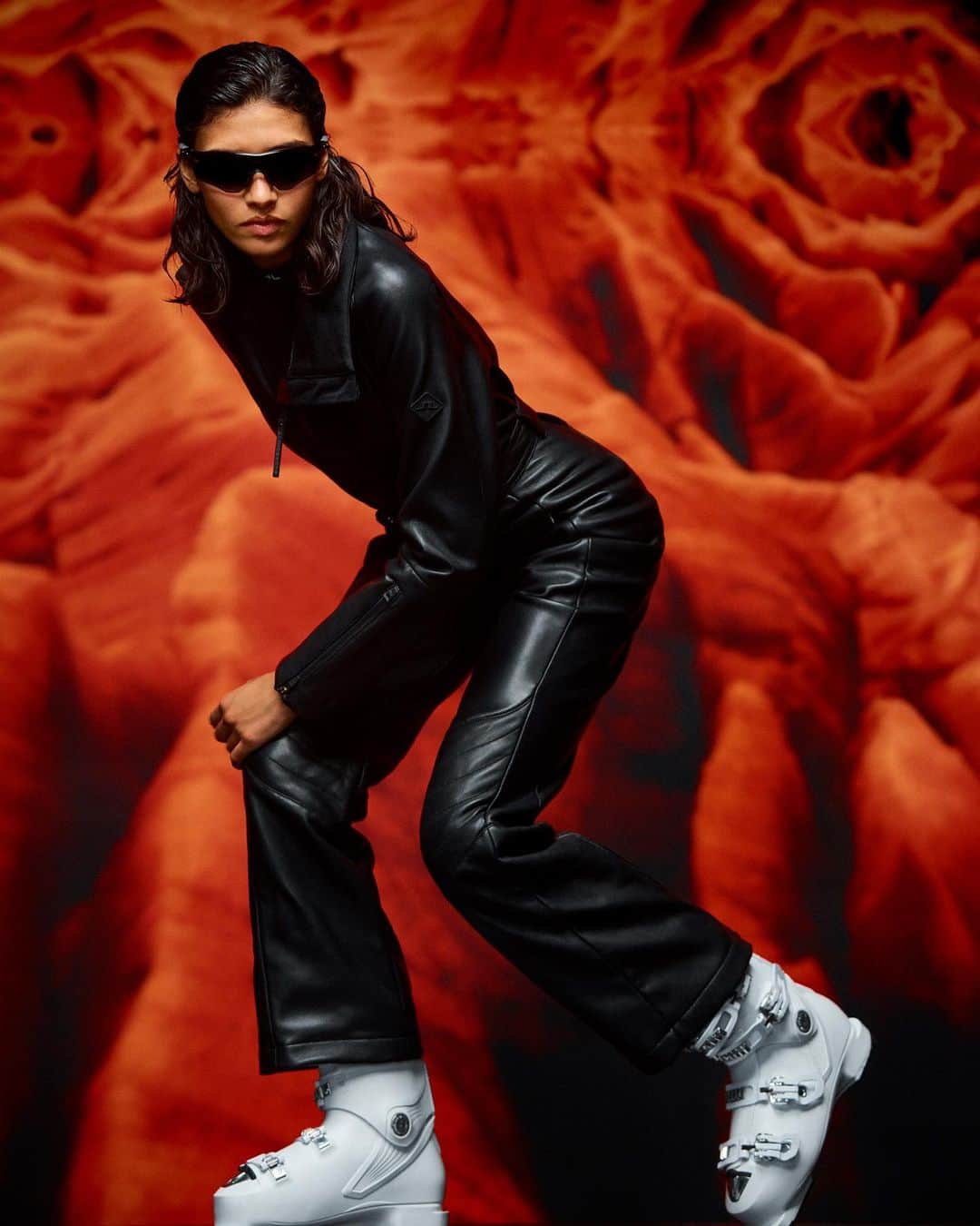 Jリンドバーグのインスタグラム：「Discover our leather suit – the ideal piece with a focus on style, quality and warmth. Made for the slopes and the après-ski.」